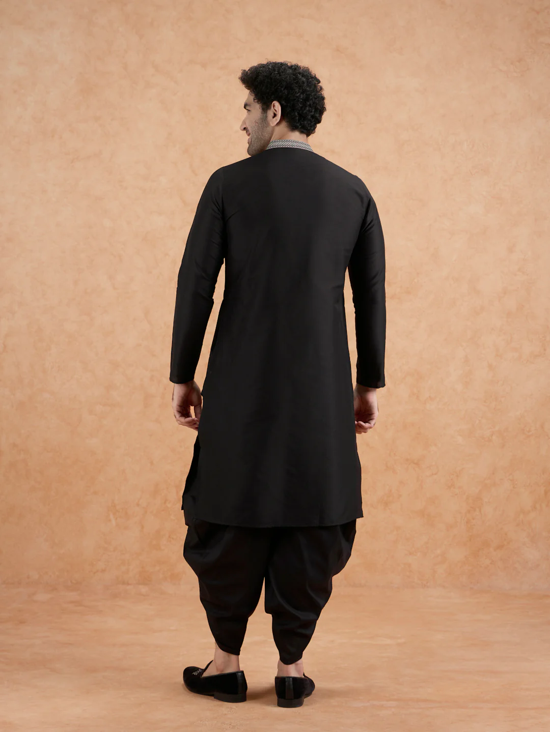 Black Cotton Blend Embroidered Long Kurta - Image 4