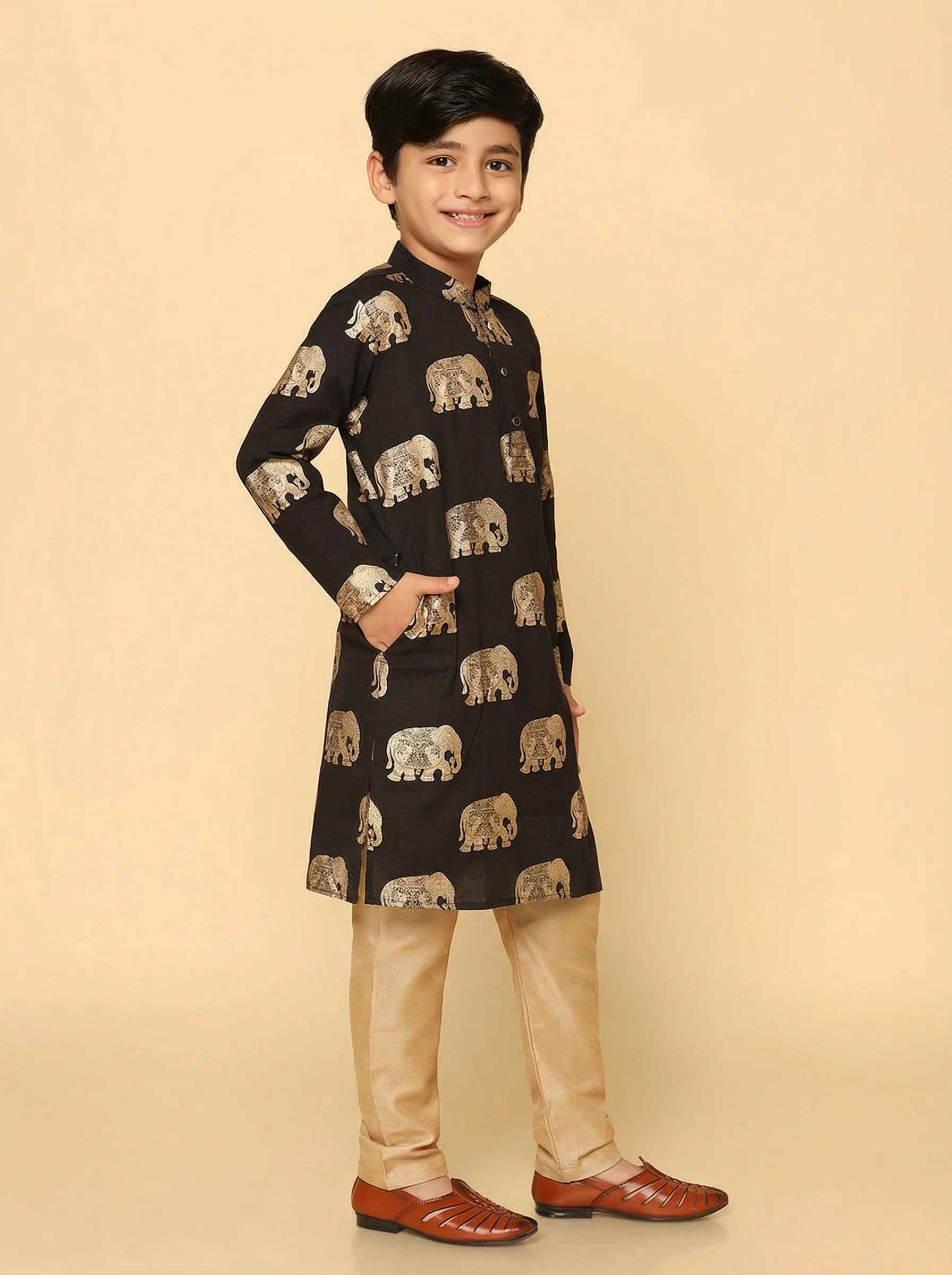 Black Cotton Blend Foil Print Kurta Pyjama Set - Image 3