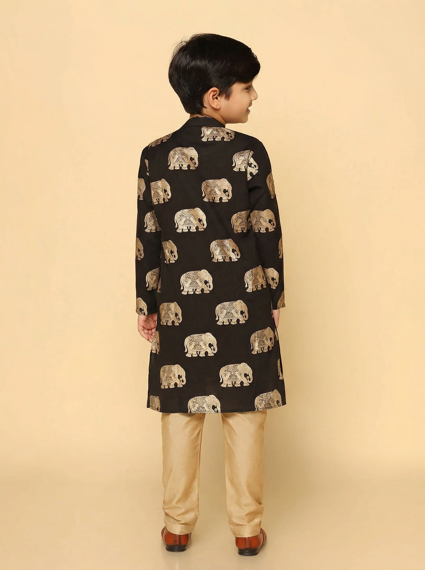 Black Cotton Blend Foil Print Kurta Pyjama Set - Image 4