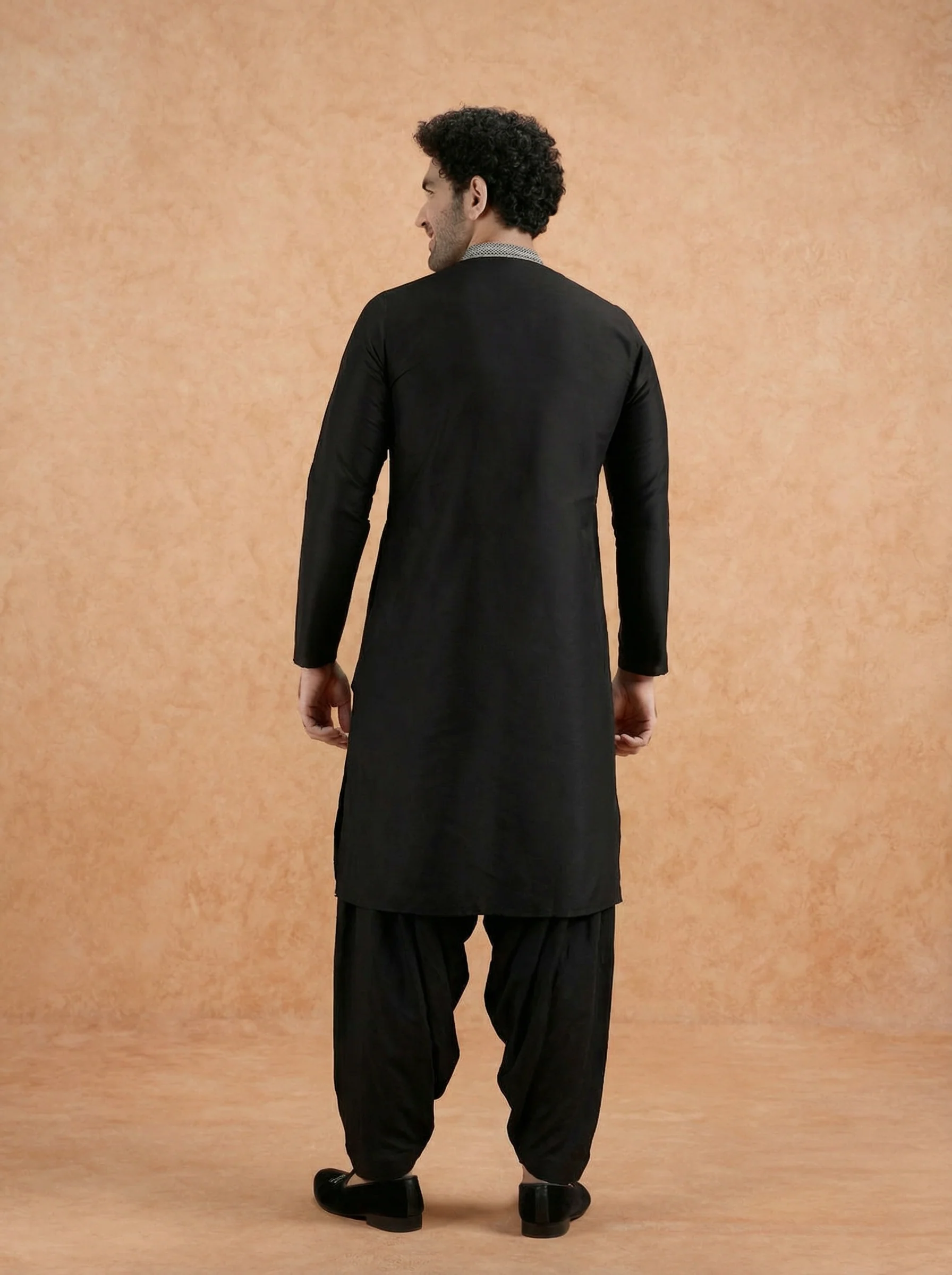 Black Cotton Blend Solid Kurta Patiyala Set - Image 4
