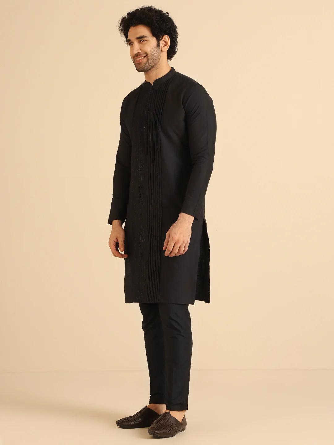 Black Cotton Blend Solid Long Kurta - Image 3