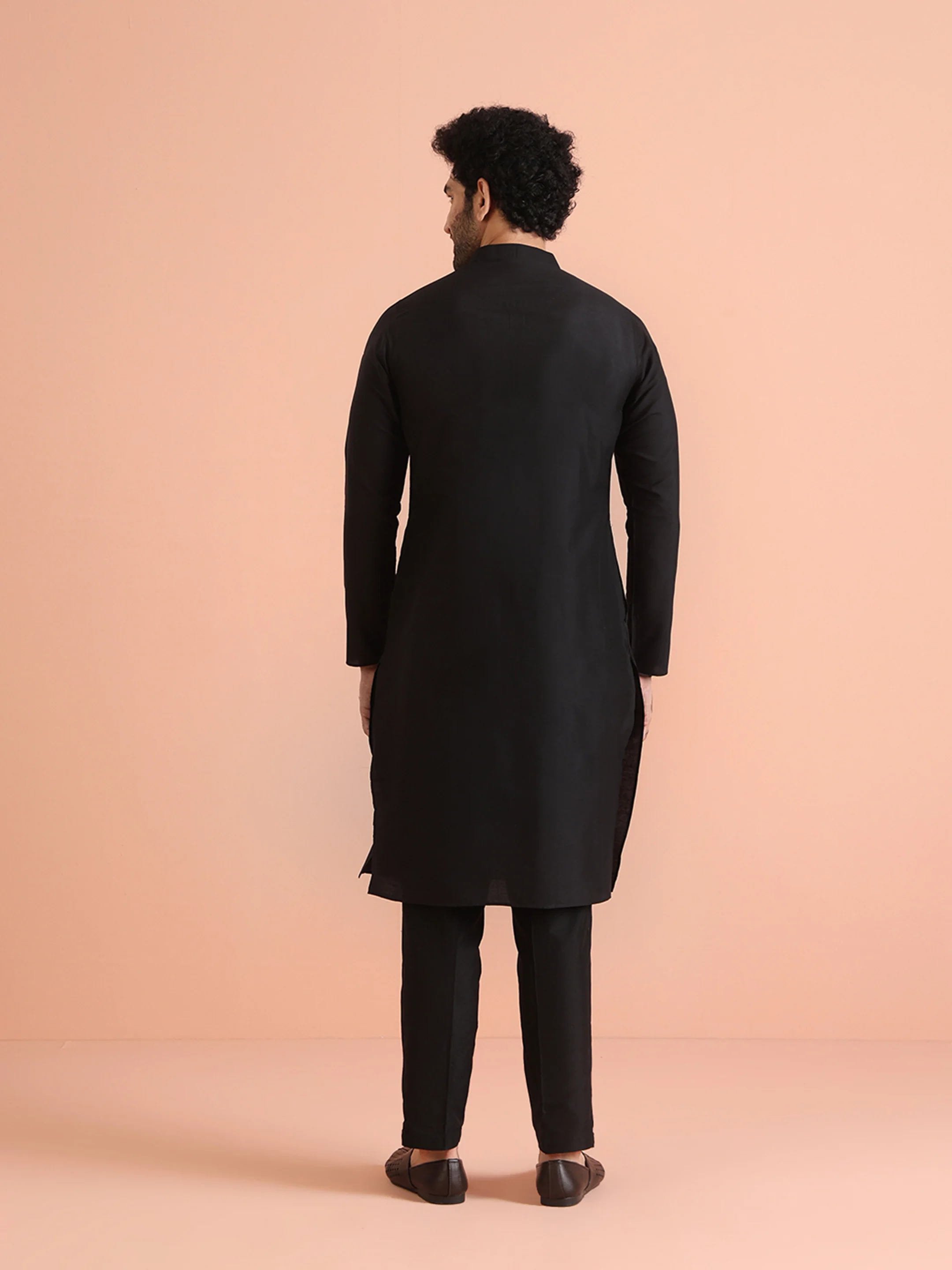 Black Cotton Blend Solid Plain Kurta - Image 4