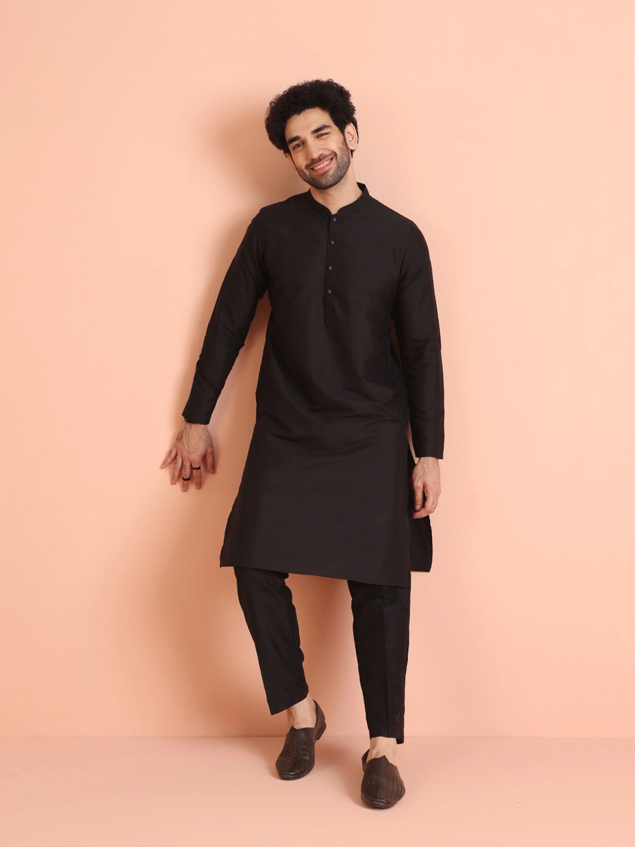 Black Cotton Blend Solid Plain Kurta - Image 6