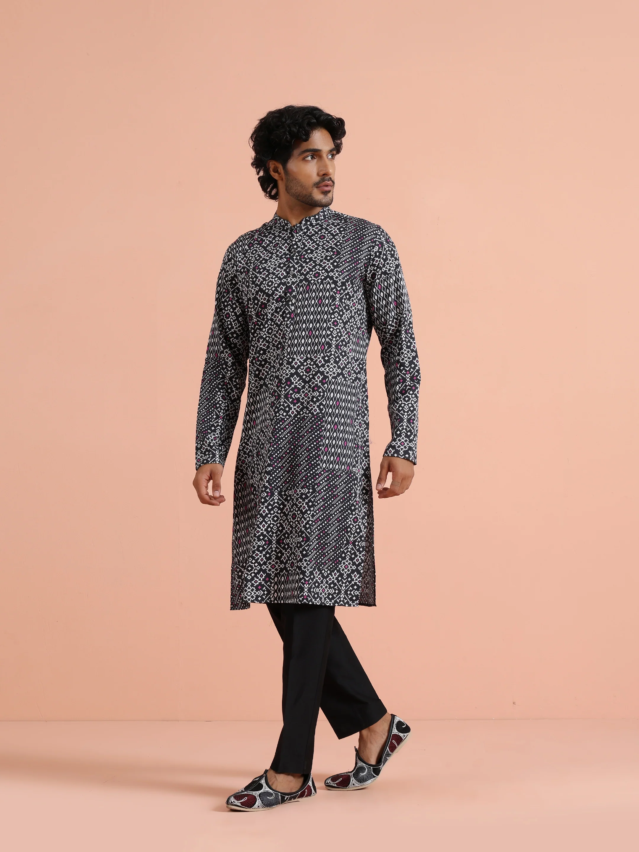 Black Geometric Printed Kurta - Image 2