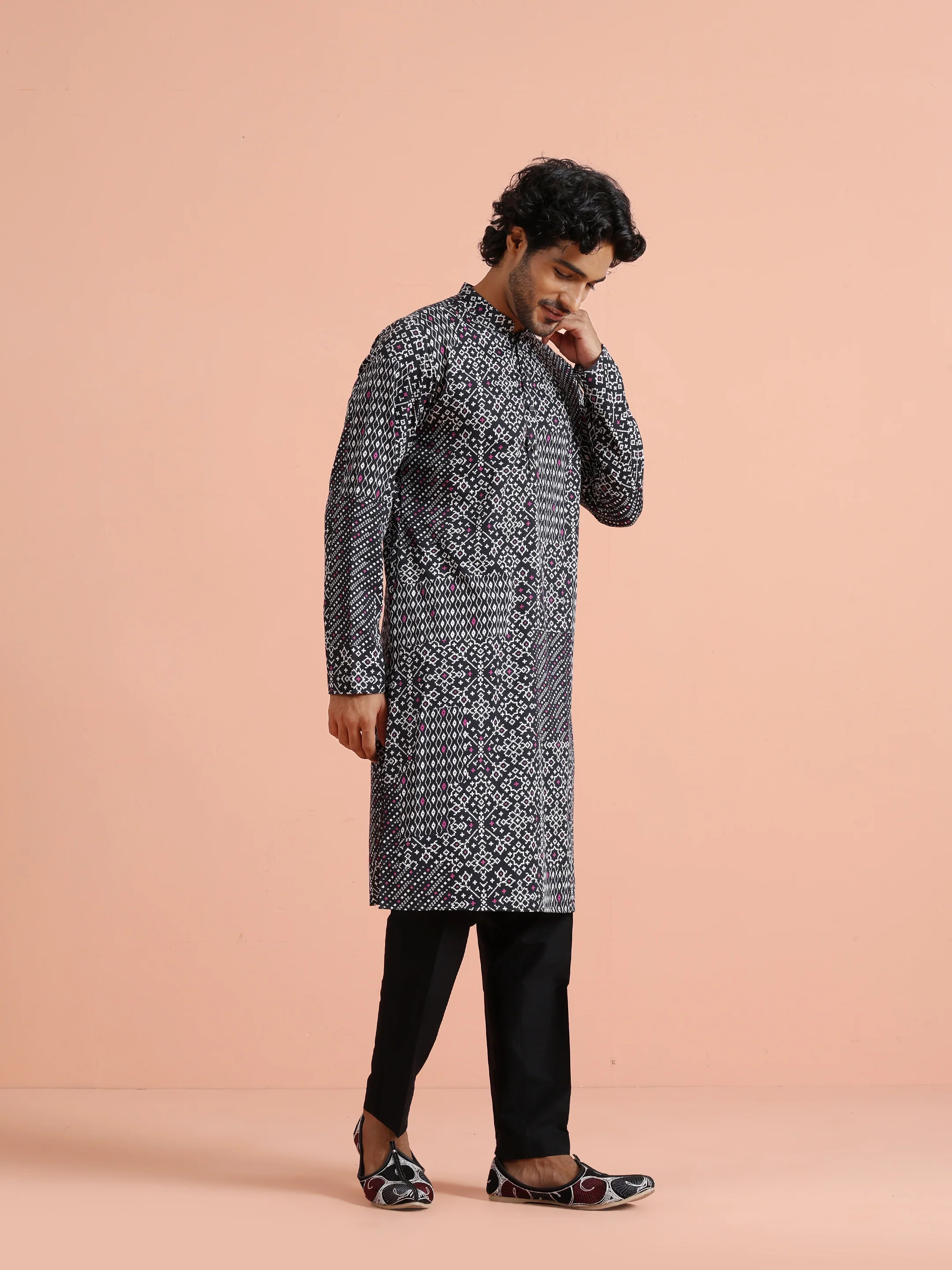 Black Geometric Printed Kurta - Image 3