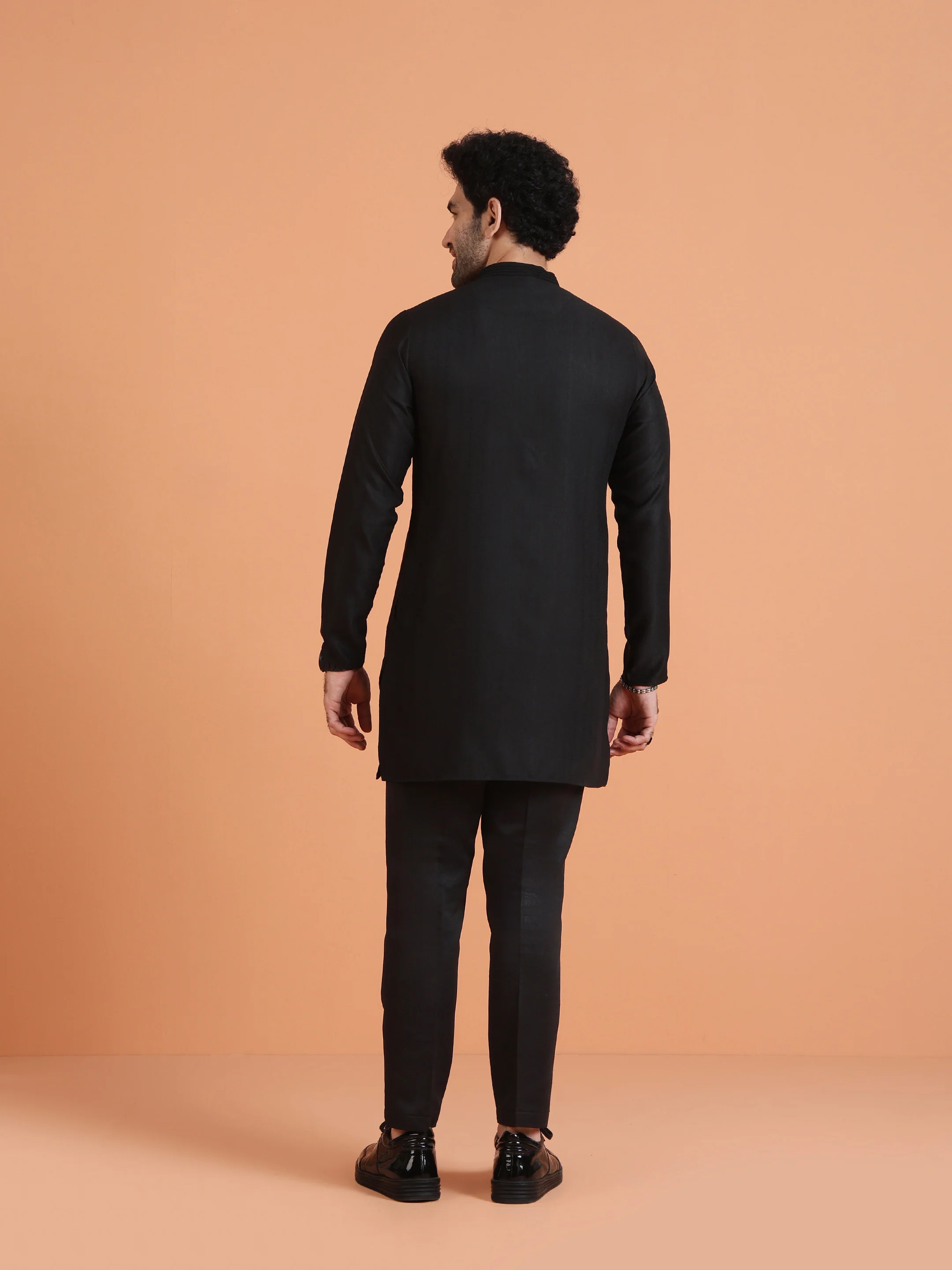 Black Silk Blend Solid Mid Kurta - Image 4
