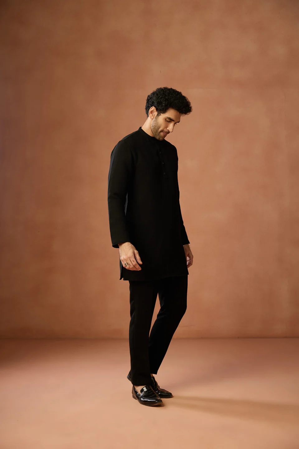 Black Silk Blend Solid Mid Kurta - Image 3