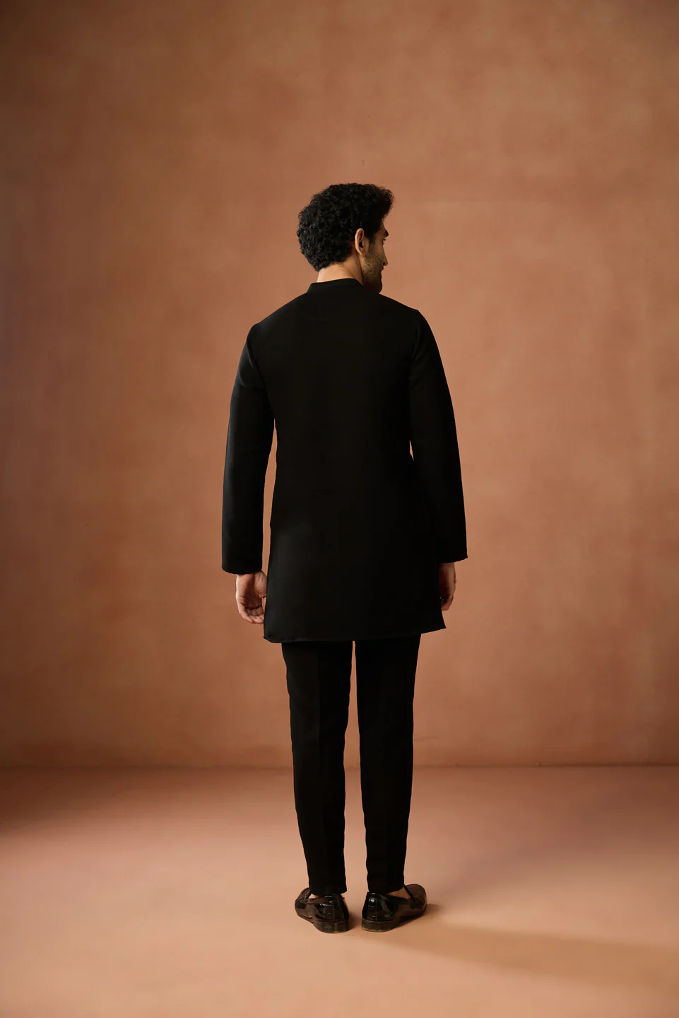 Black Silk Blend Solid Mid Kurta - Image 4