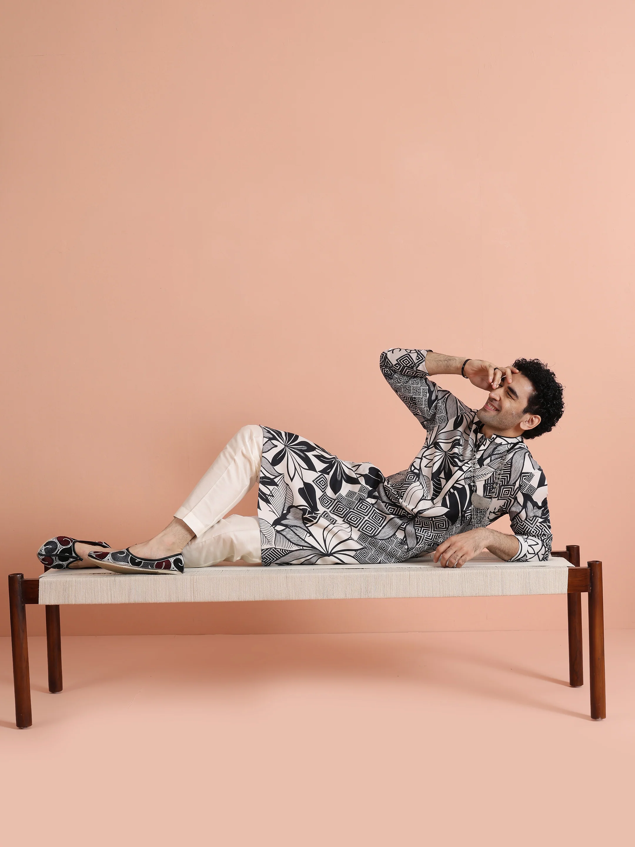Black & White Printed Long Kurta - Image 7