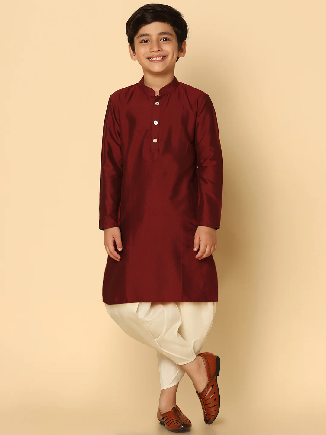 Boy's Maroon Cotton Blend Solid Dyed Kurta - Image 6
