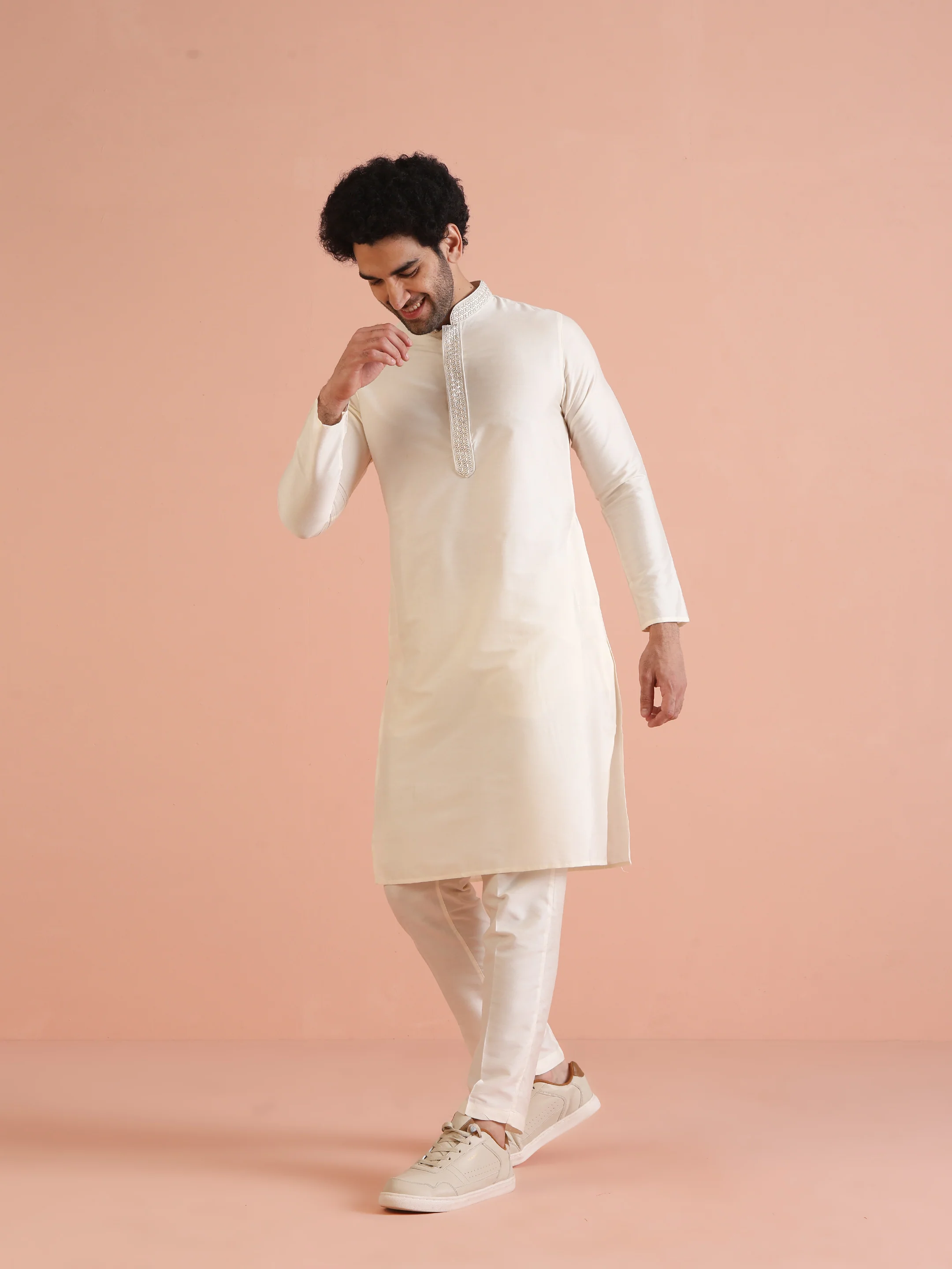 Cream Silk Blend Solid Kurta Trouser Set - Image 3