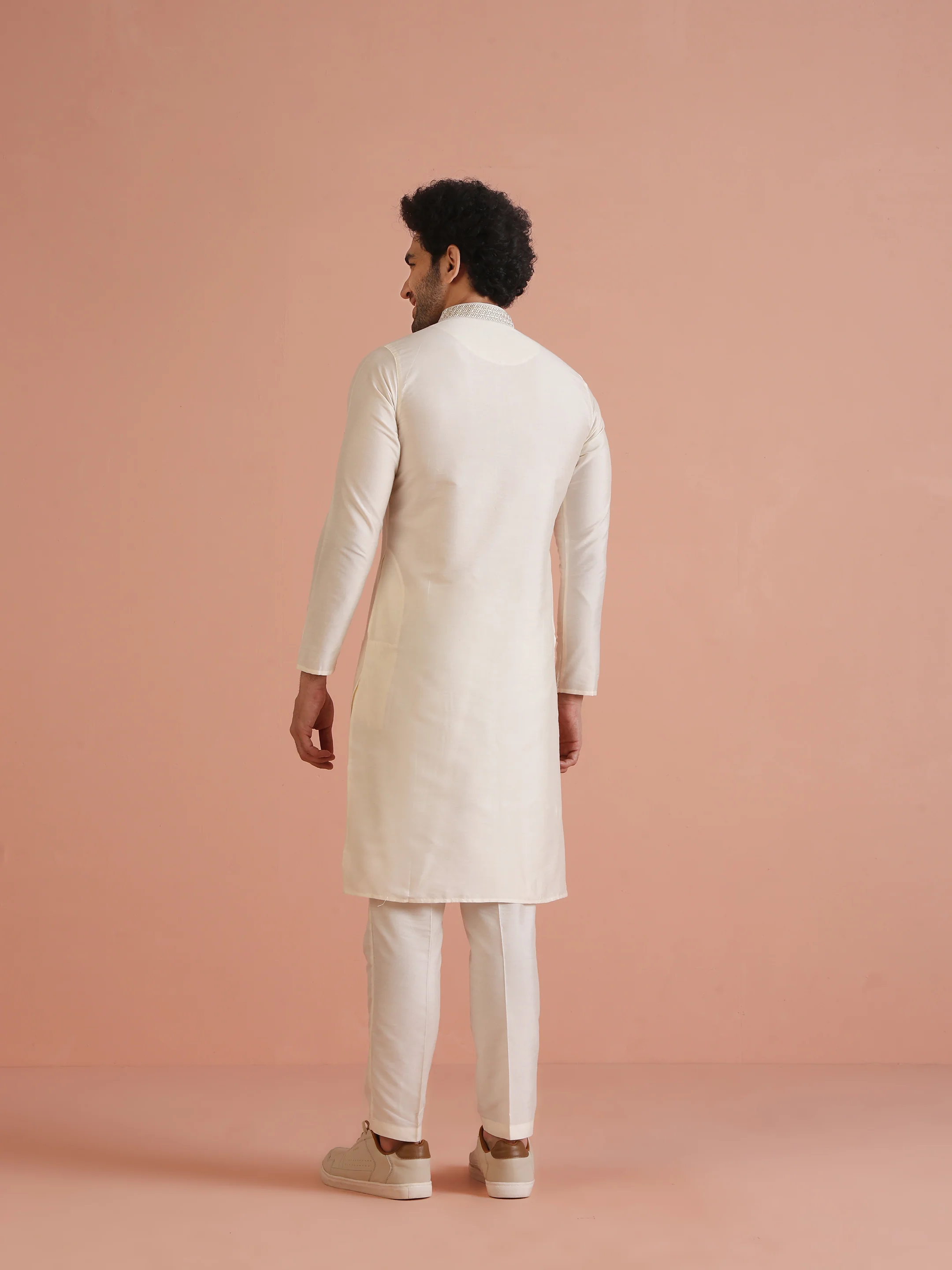 Cream Silk Blend Solid Kurta Trouser Set - Image 4