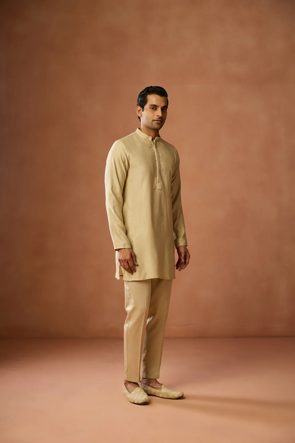 Cream Silk Blend Solid Mid Kurta - Image 3