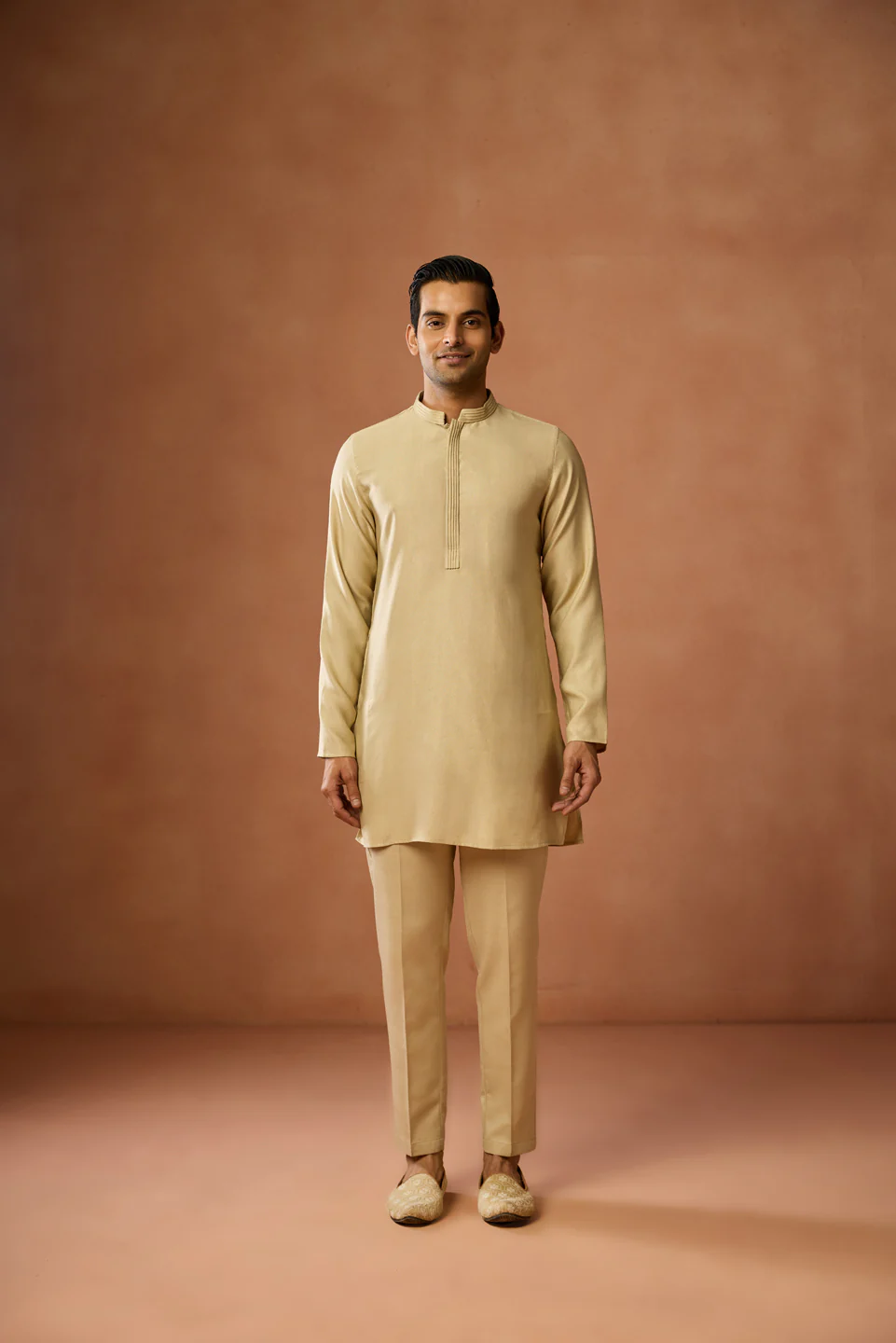 Cream Silk Blend Solid Mid Kurta - Image 6