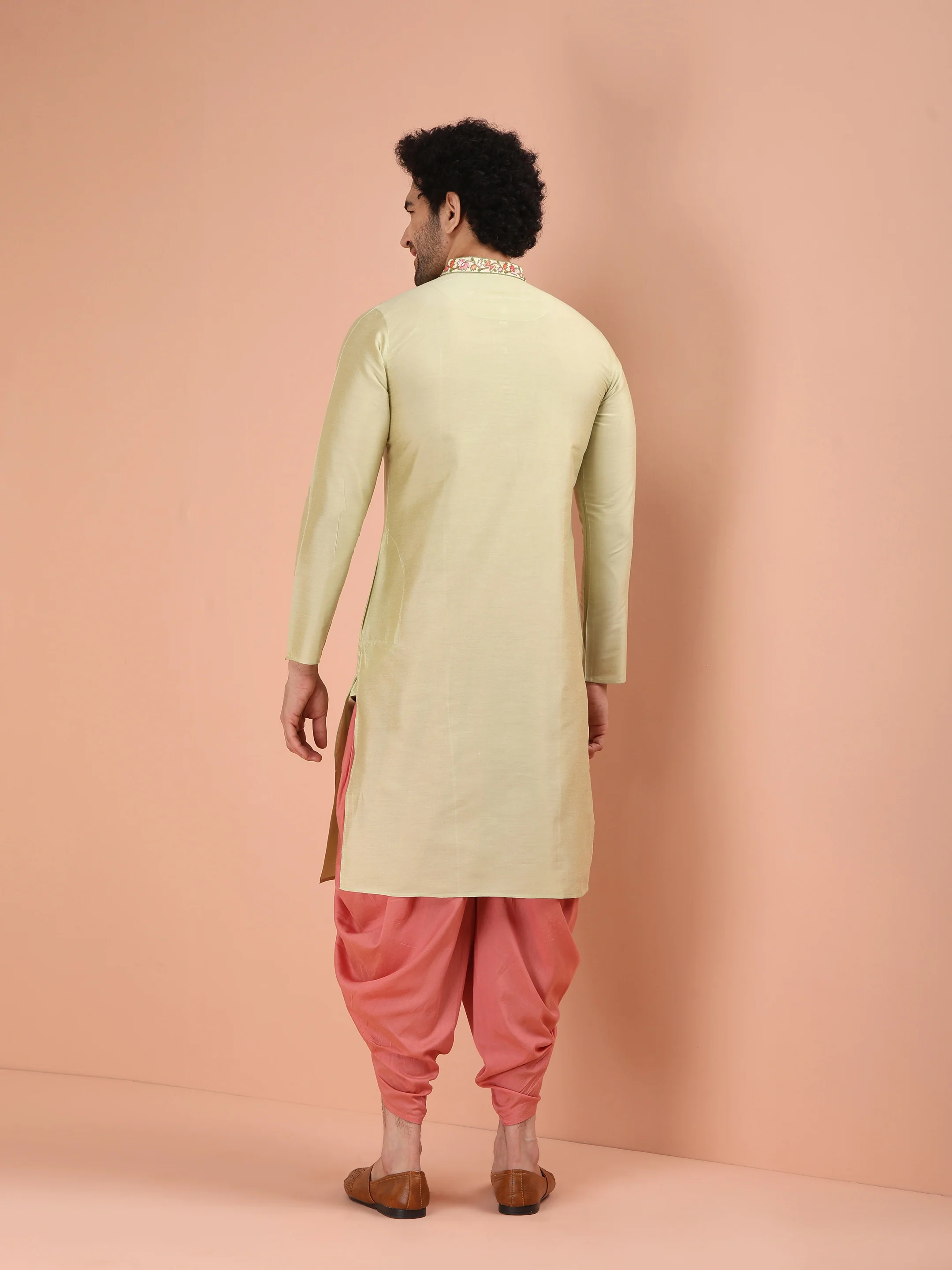 Green Silk Blend Embroidered Kurta - Image 4