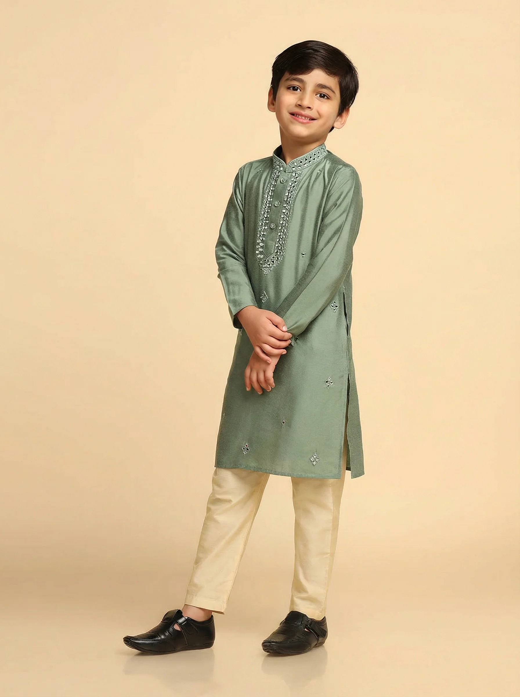Green Self Design Kurta Pyjama Set - Image 2