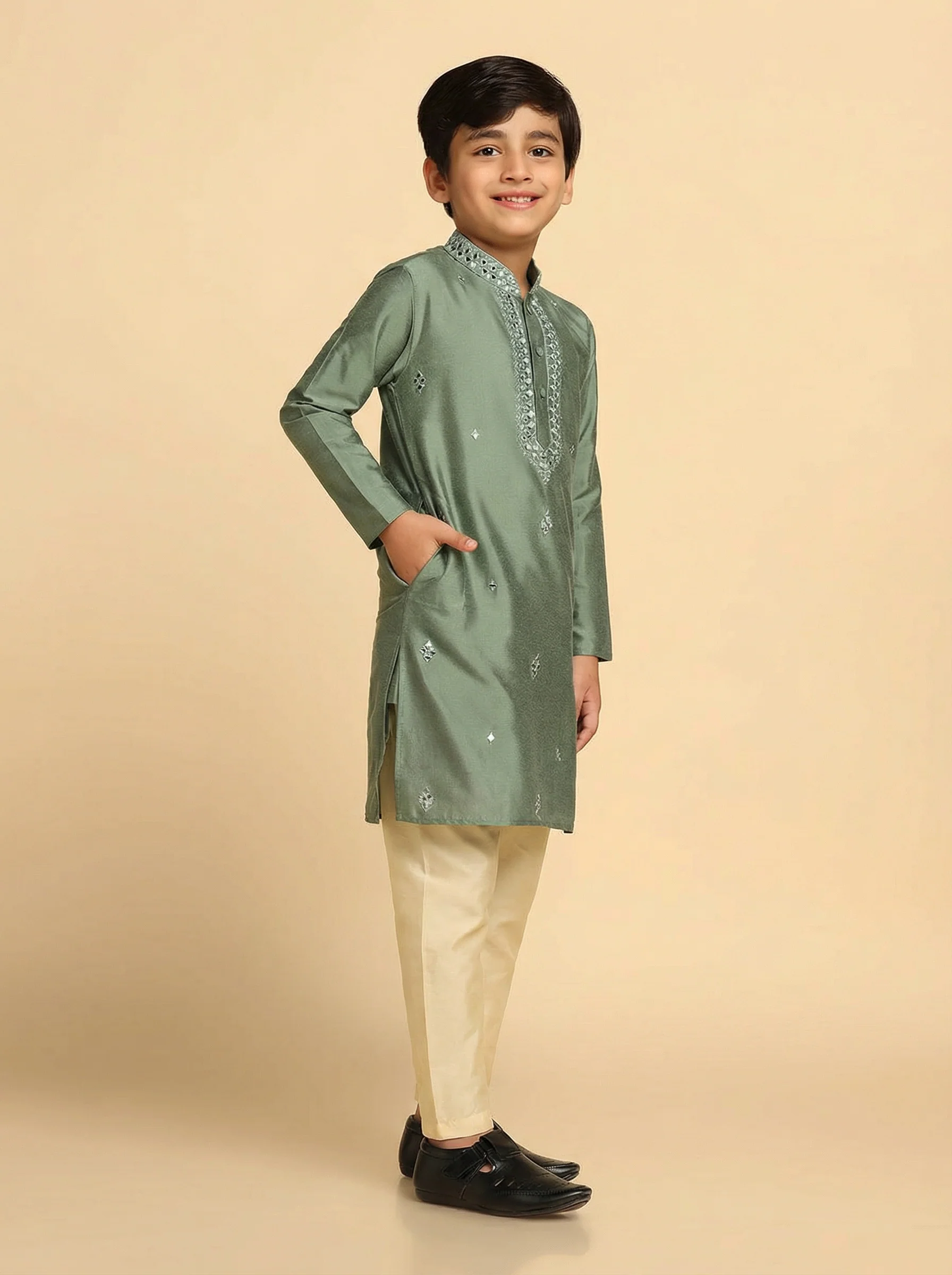 Green Self Design Kurta Pyjama Set - Image 3