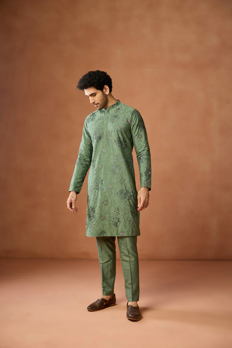 Green Silk Blend Embroidered Kurta Trouser Set - Image 3