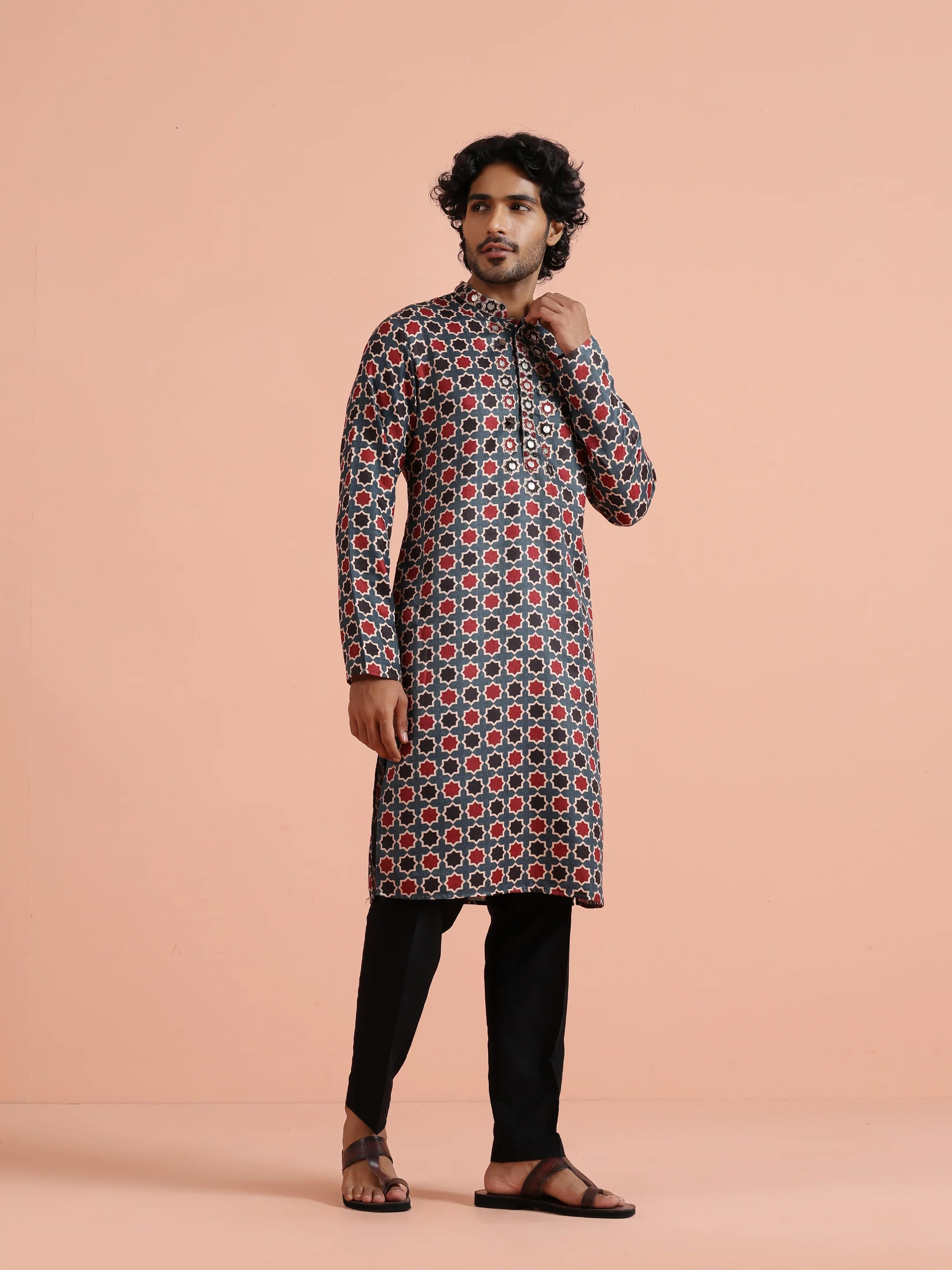 Grey & Red Geometric Printed Kurta - Image 3