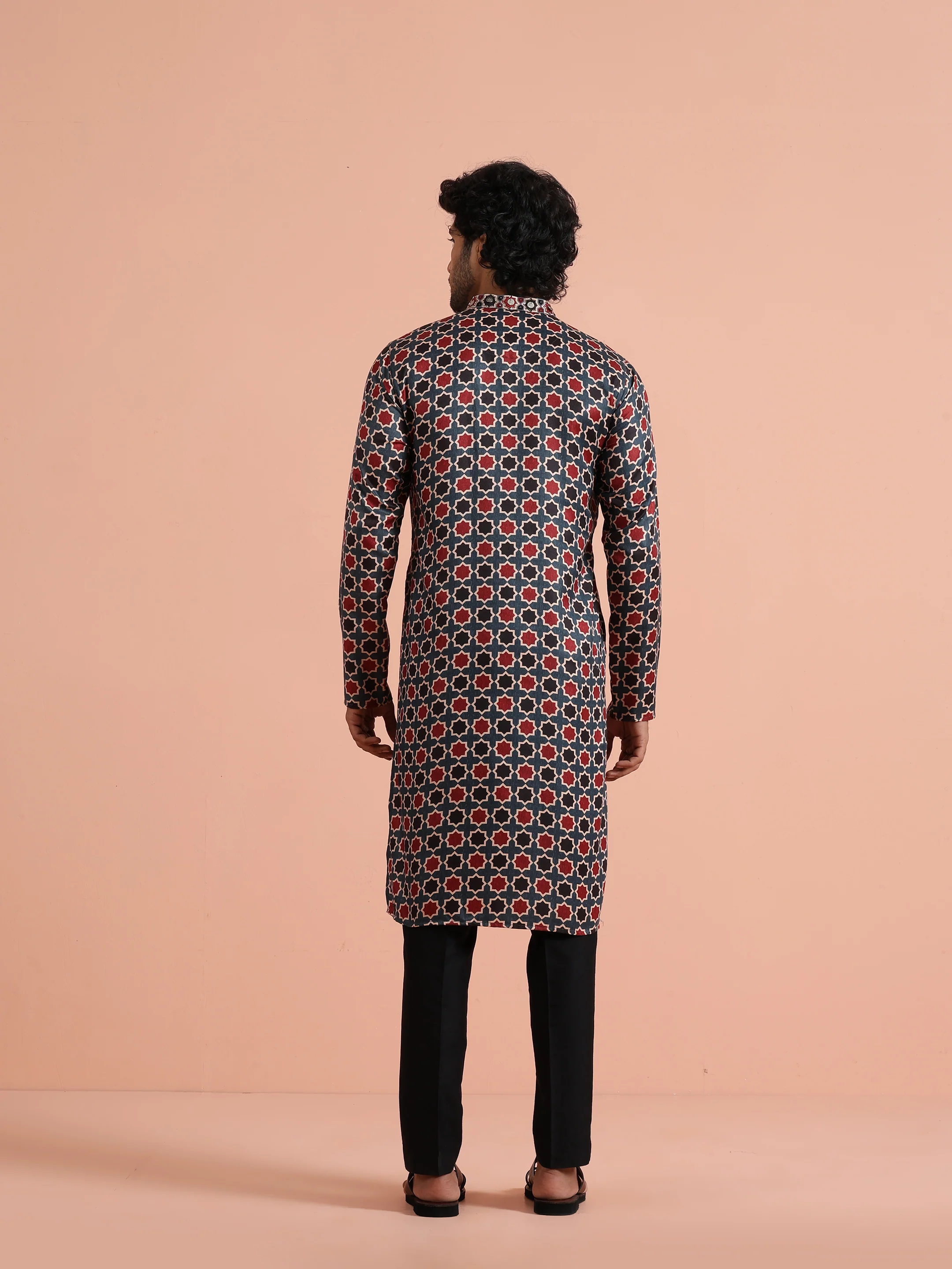 Grey & Red Geometric Printed Kurta - Image 4