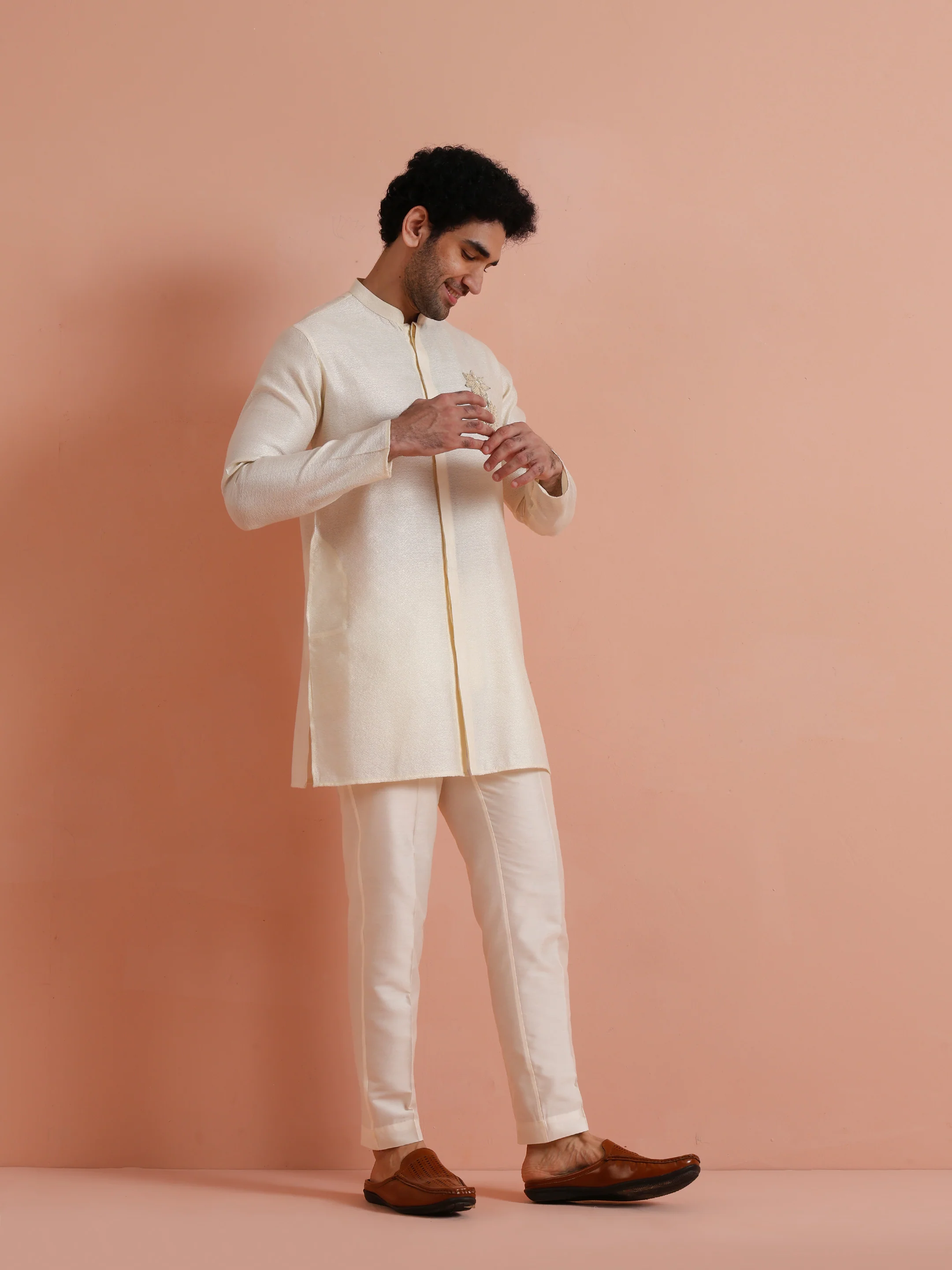 Ivory Mid Kurta with Embroidered Motif - Image 2