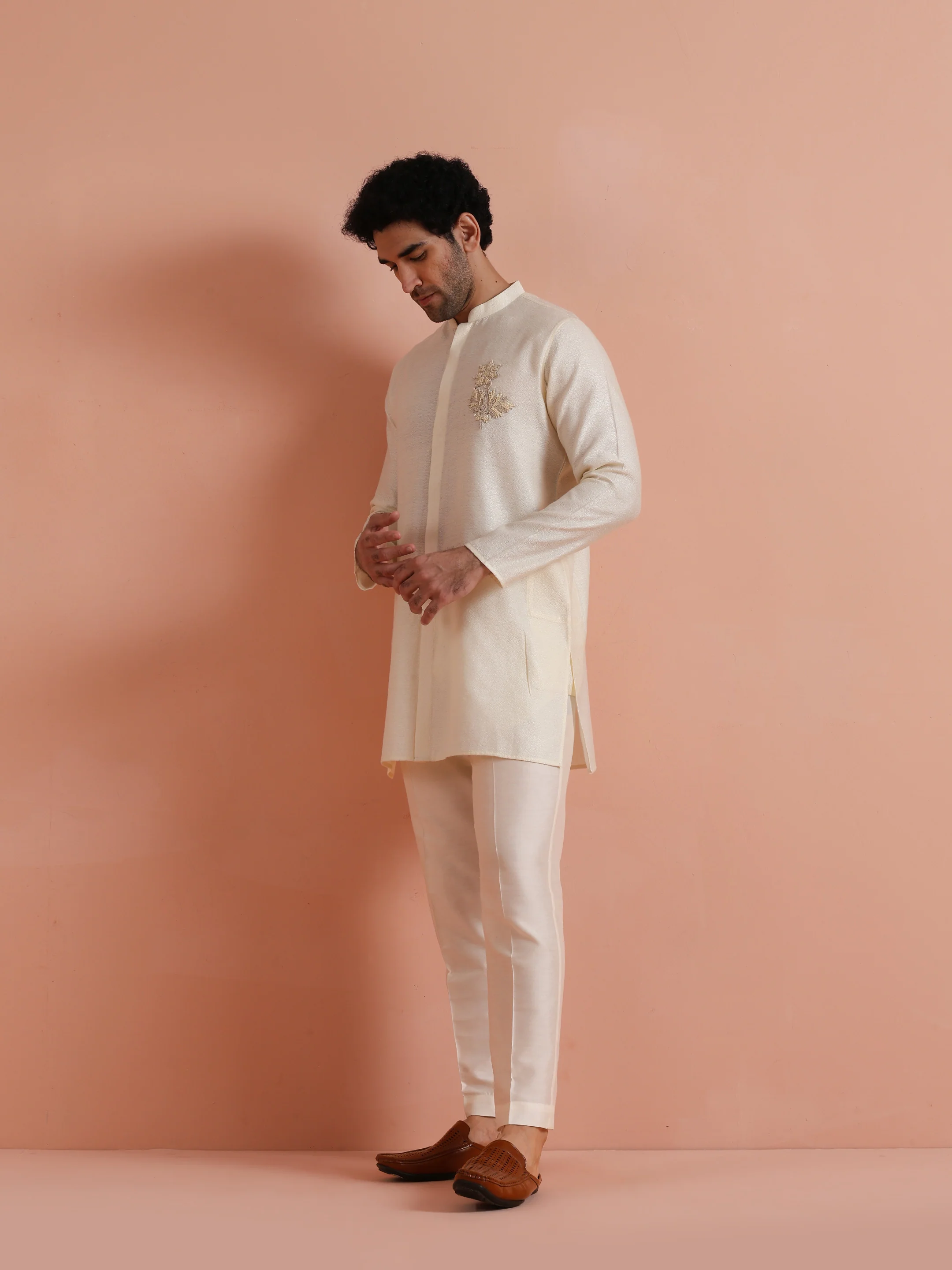 Ivory Mid Kurta with Embroidered Motif - Image 3