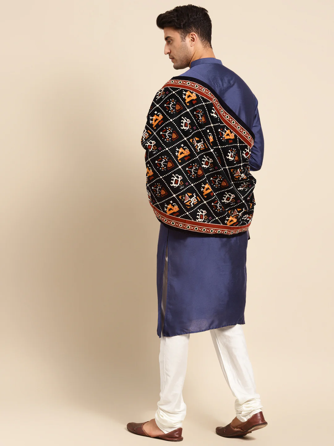 Men's Navy Blue Kurta Churidar With Dupatta Set - Image 2
