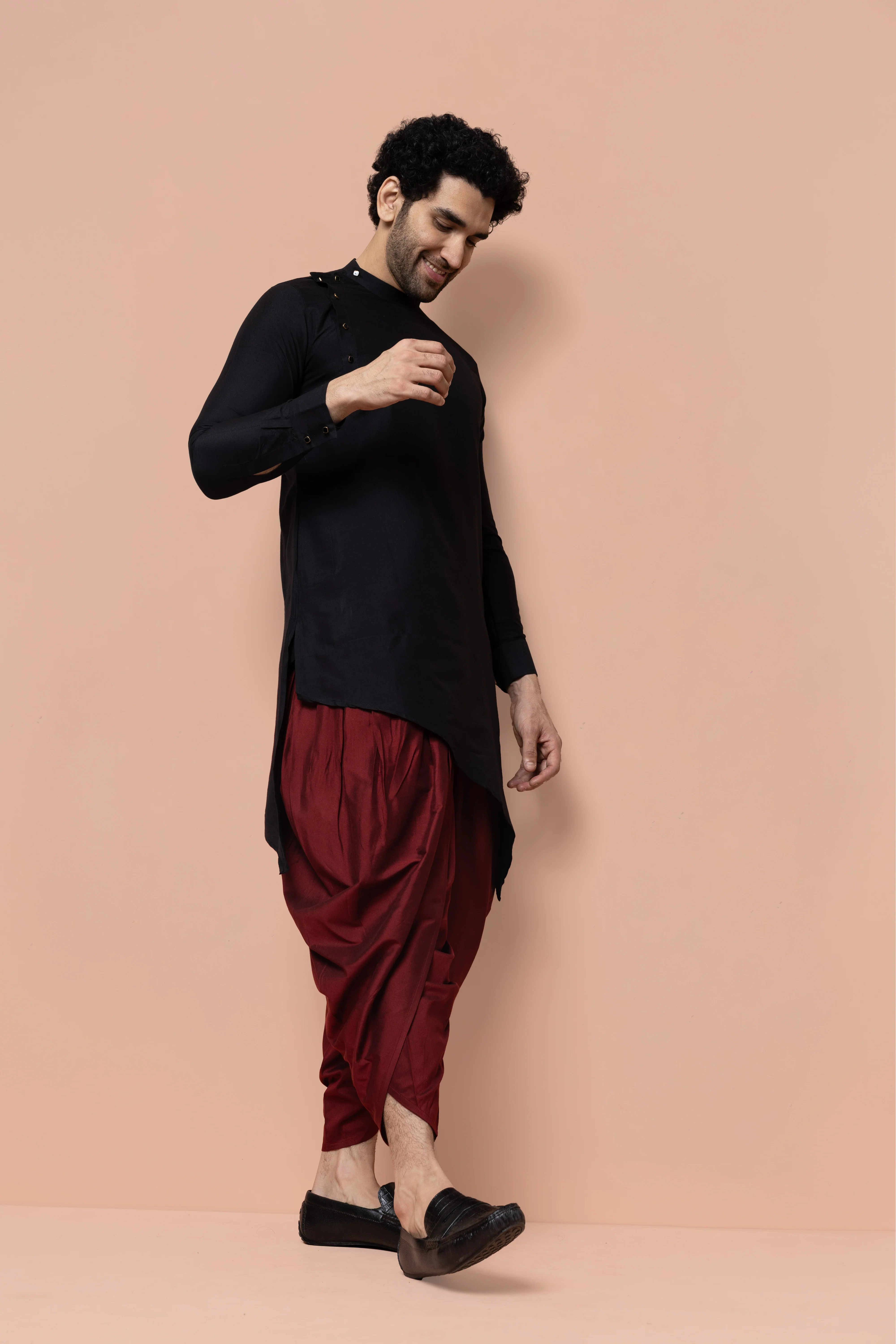 Men Black Solid Asymmetrical Kurta - Image 4