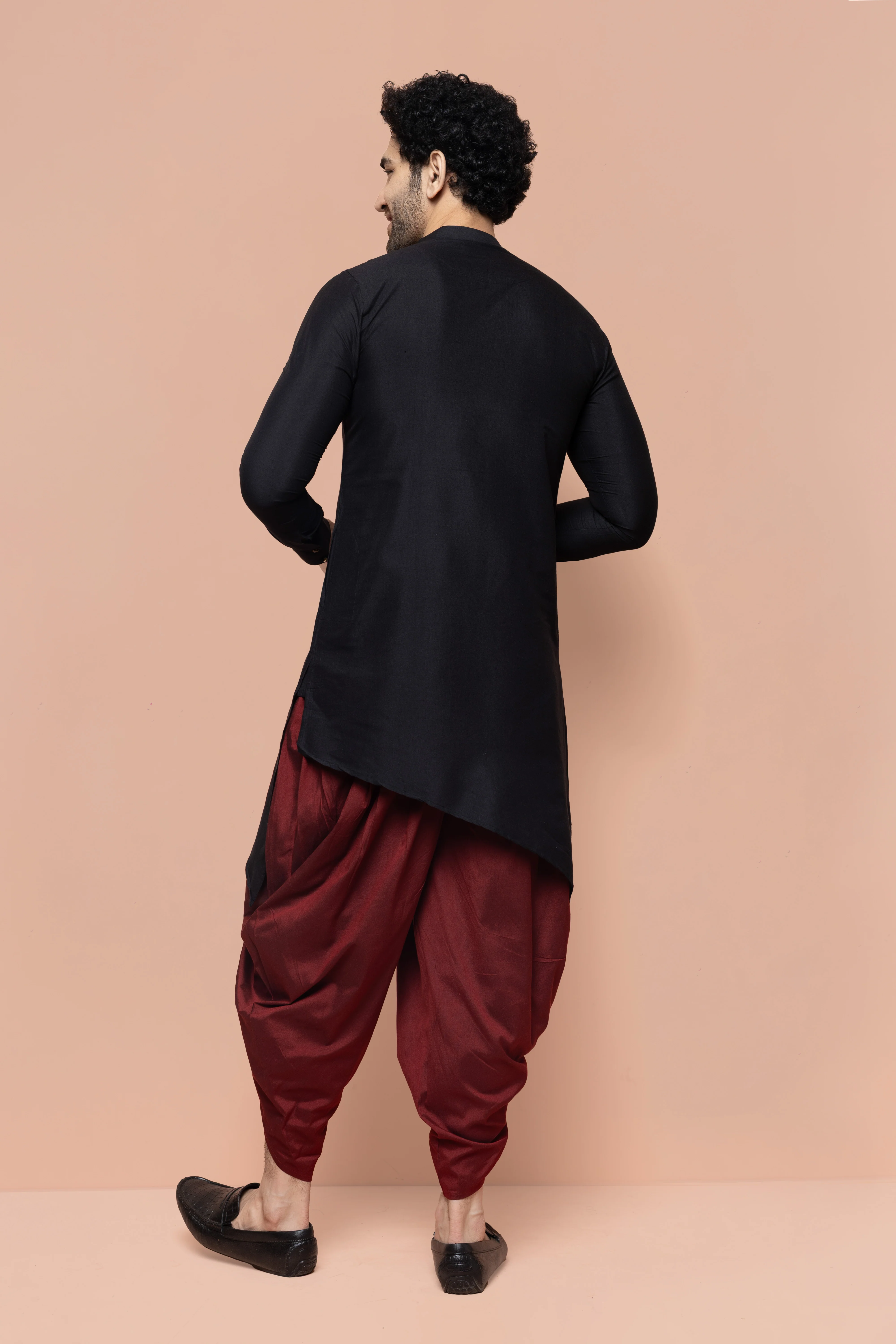 Men Black Solid Asymmetrical Kurta - Image 5