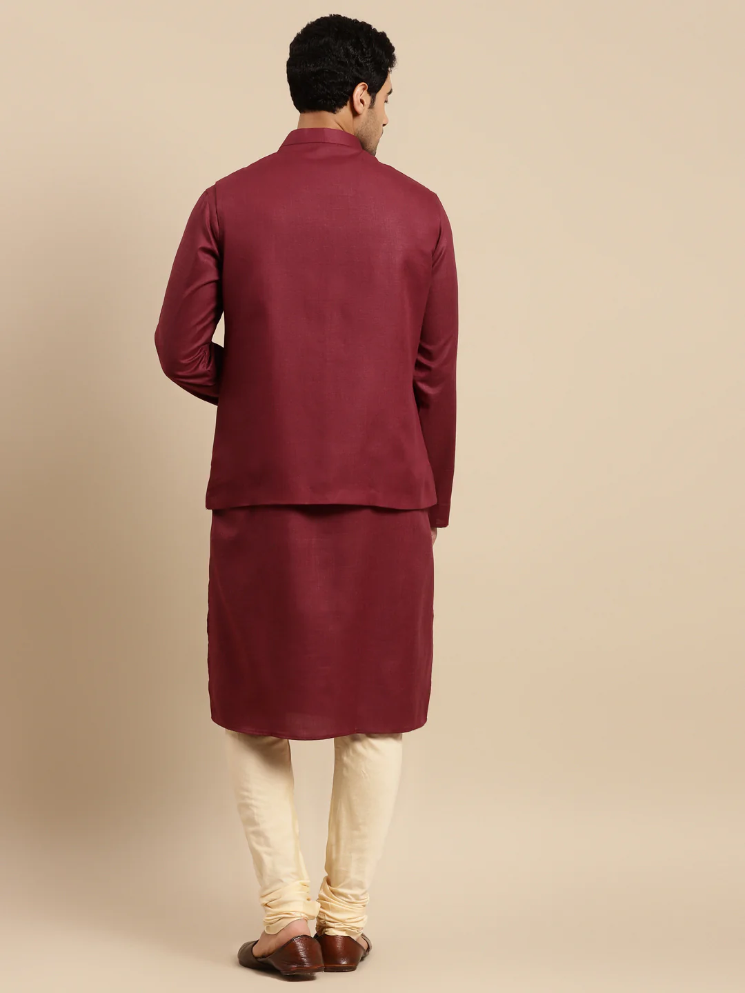 Men Maroon kurta jacket set - Image 2