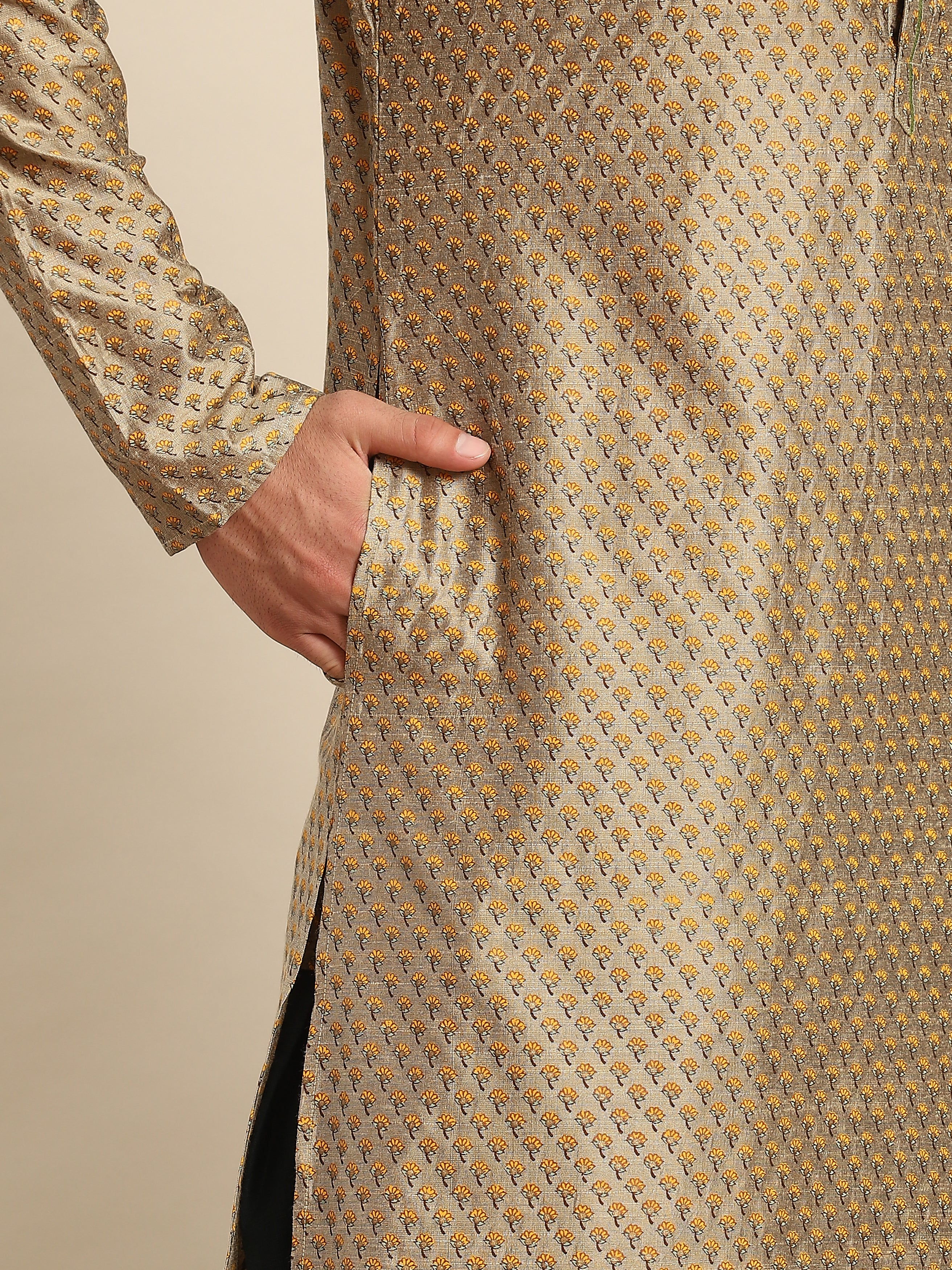 Men Gold Stripes Kurta - Image 5