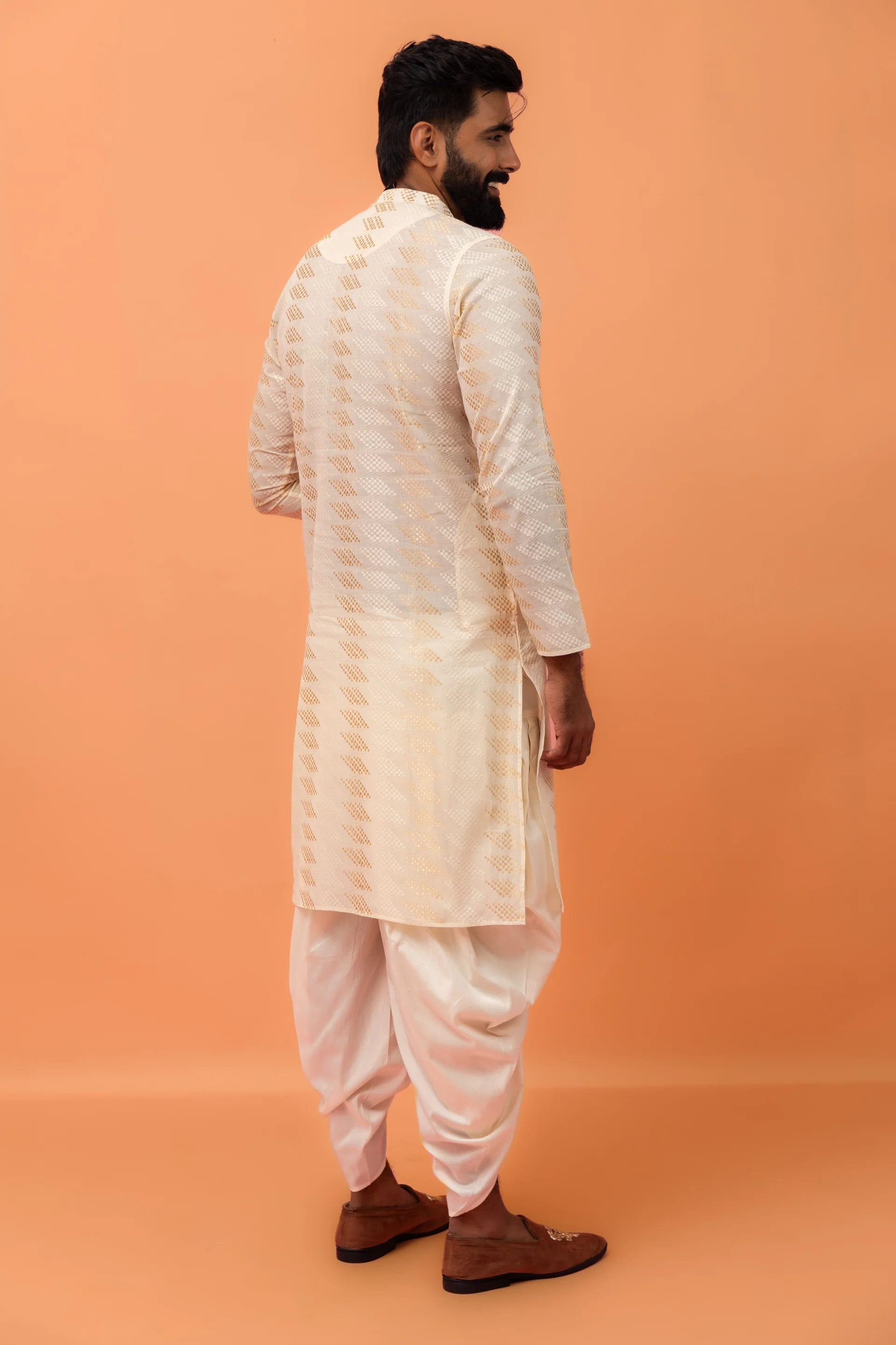 Cream Silk Blend Geometric Pattern Kurta Set - Image 5