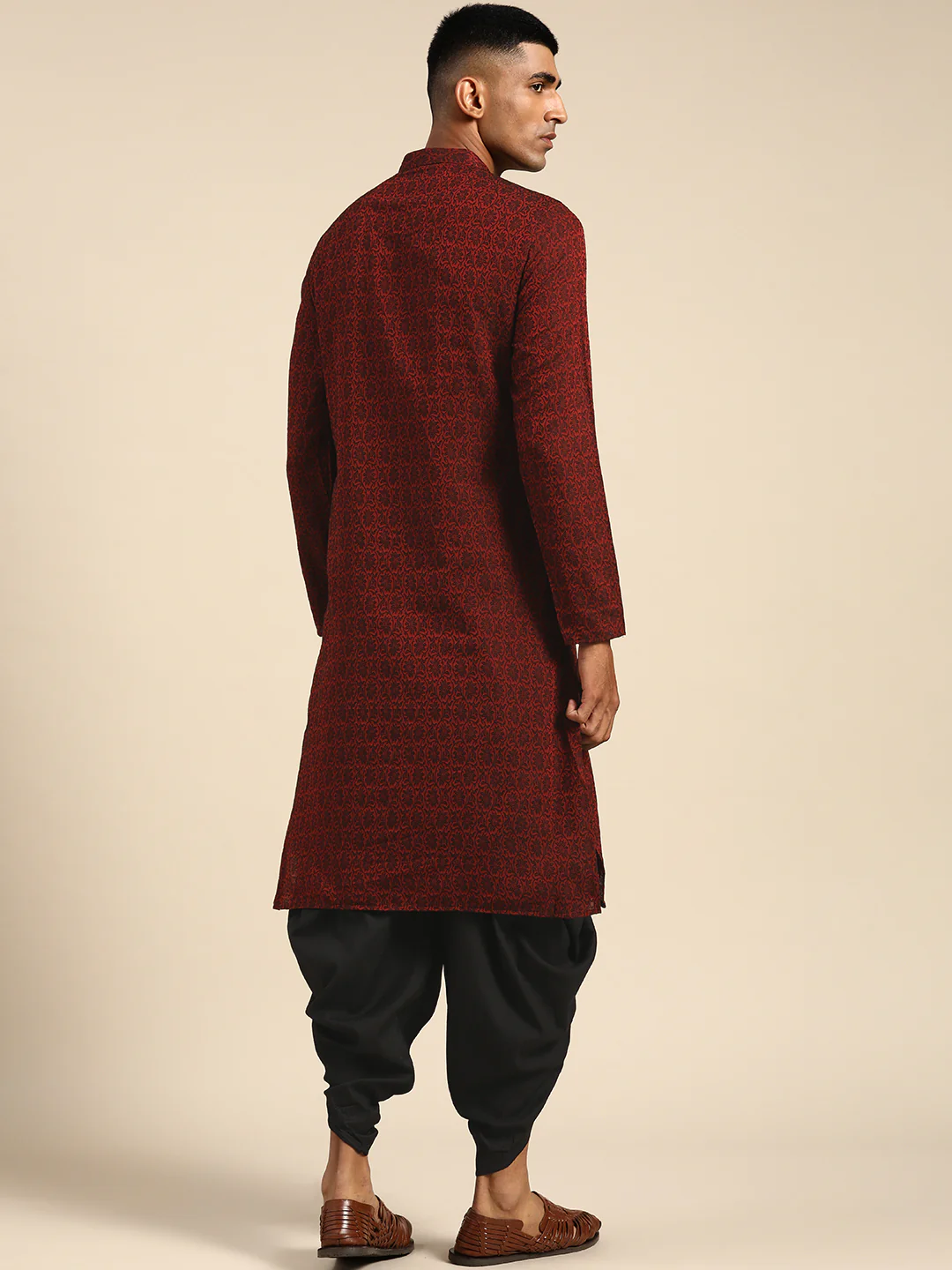 Men Maroon Textured Kurta - Image 3
