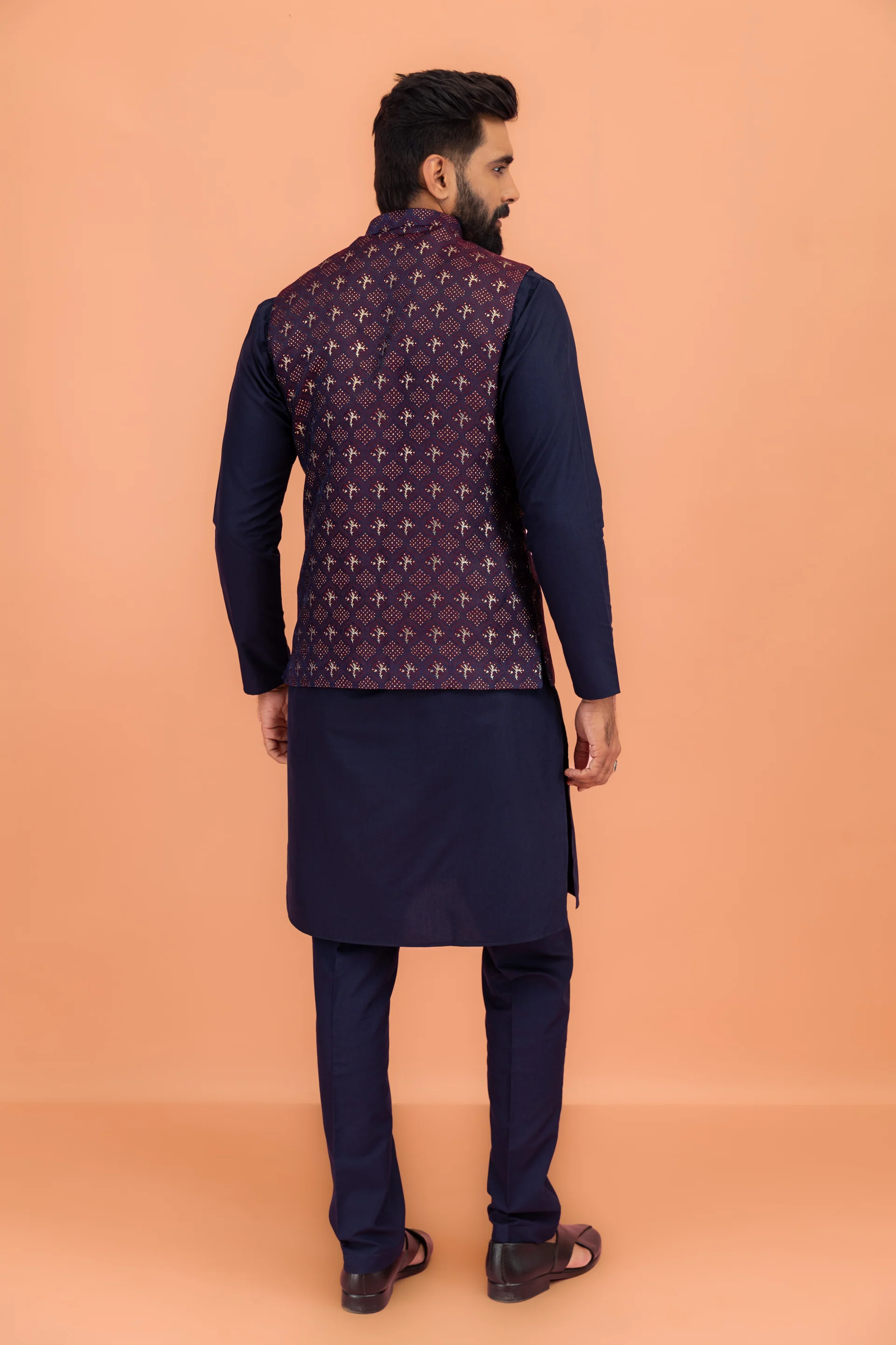 Maroon Textured Jacket Kurta Trouser Set - Image 4