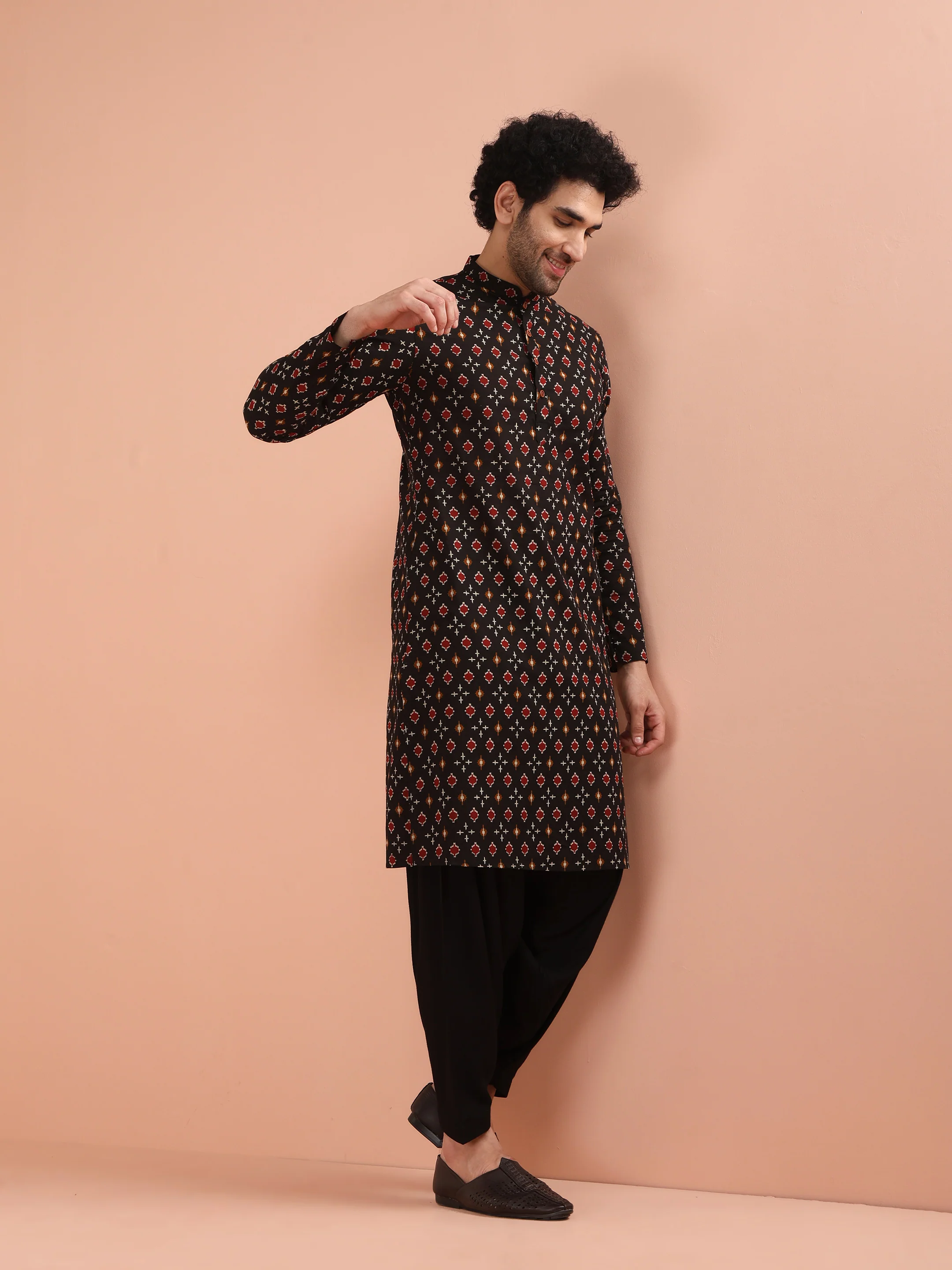 Men Black Printed Kurta Patiyala Set with Ethnic Motifs - Image 2