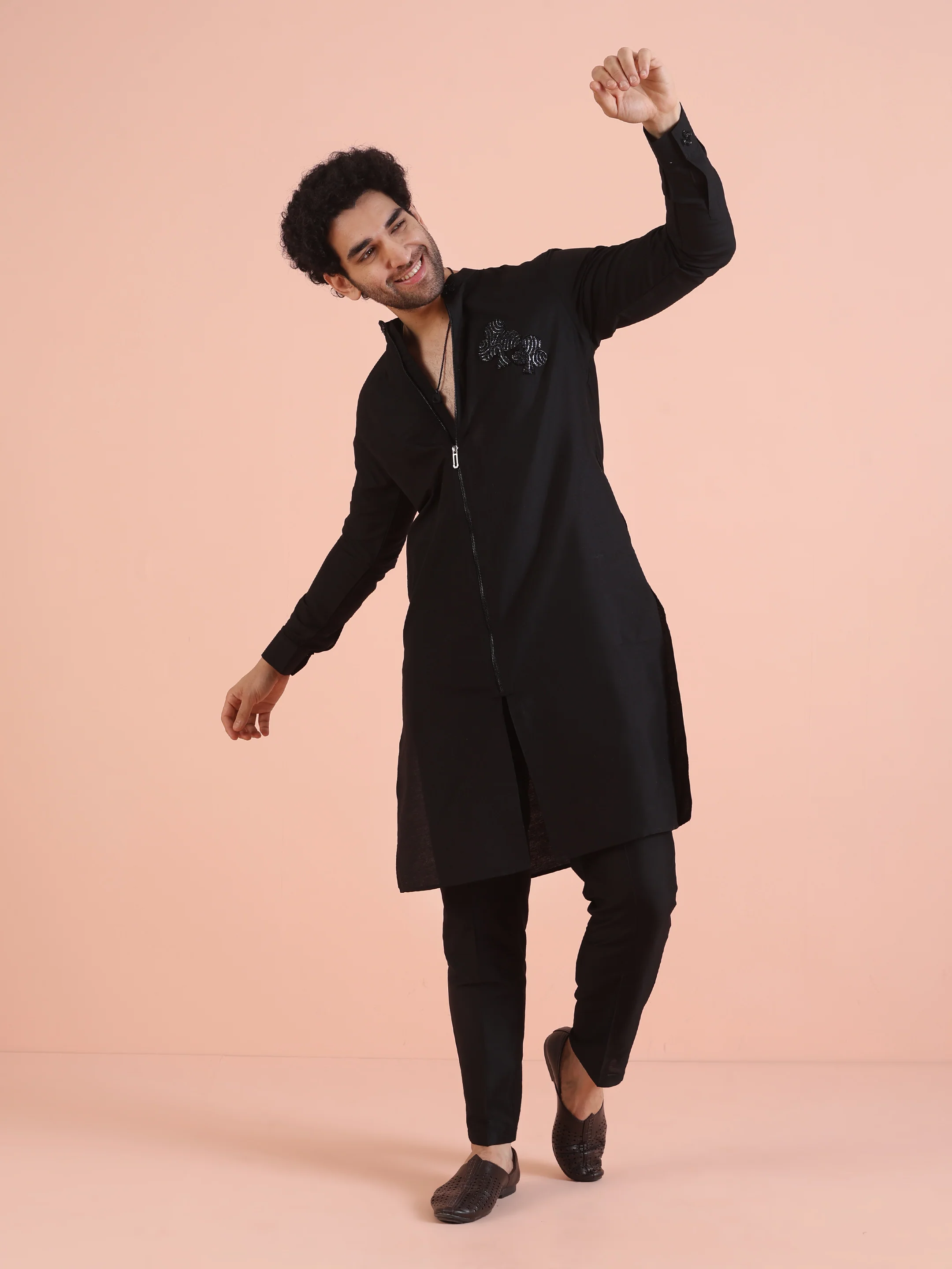 Men Black Solid Kurta with Patch Work - Image 7