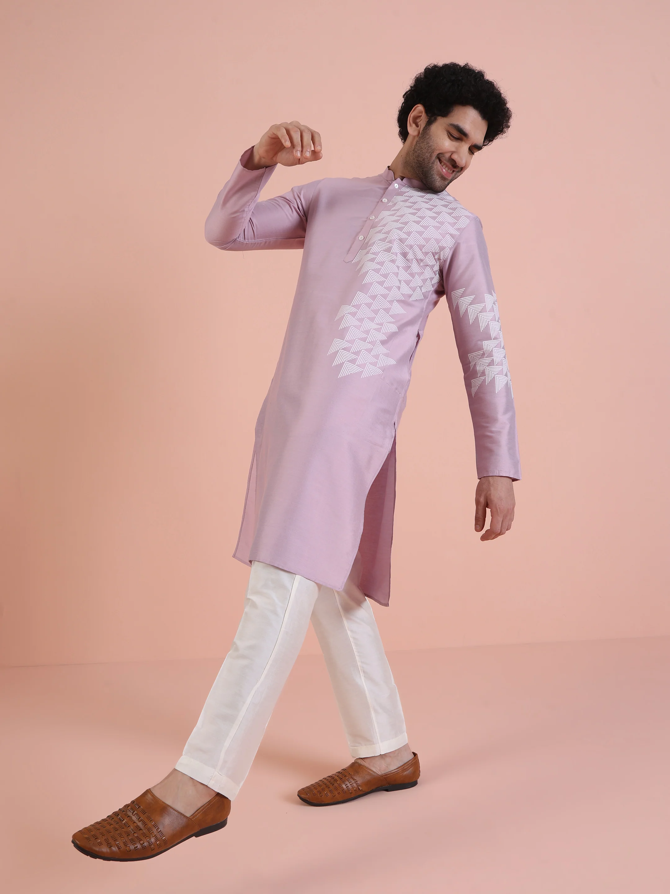 Men Onion pink Printed Kurta with Geometric - Image 8