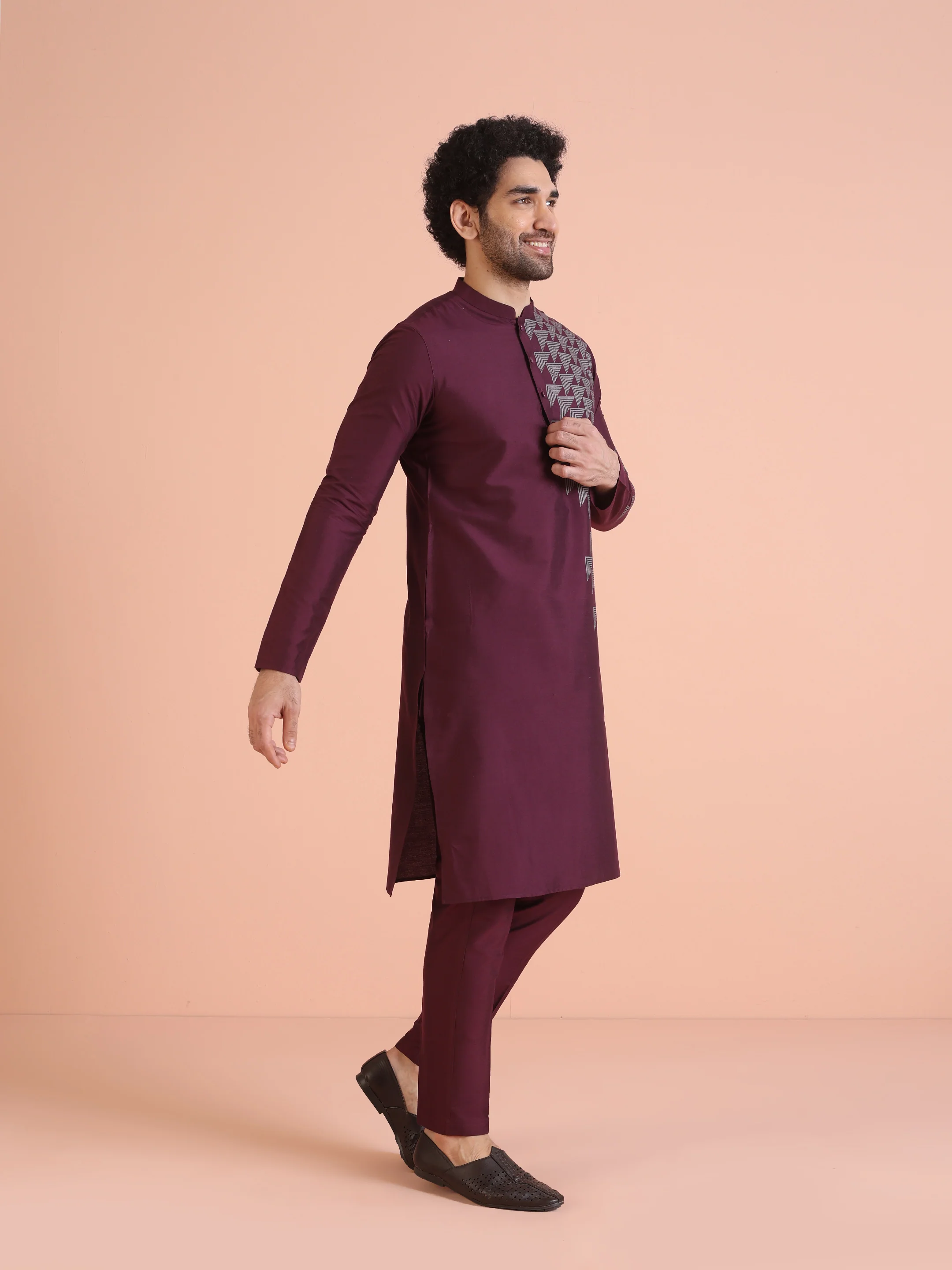 Men Wine Printed Geometric Kurta - Image 2