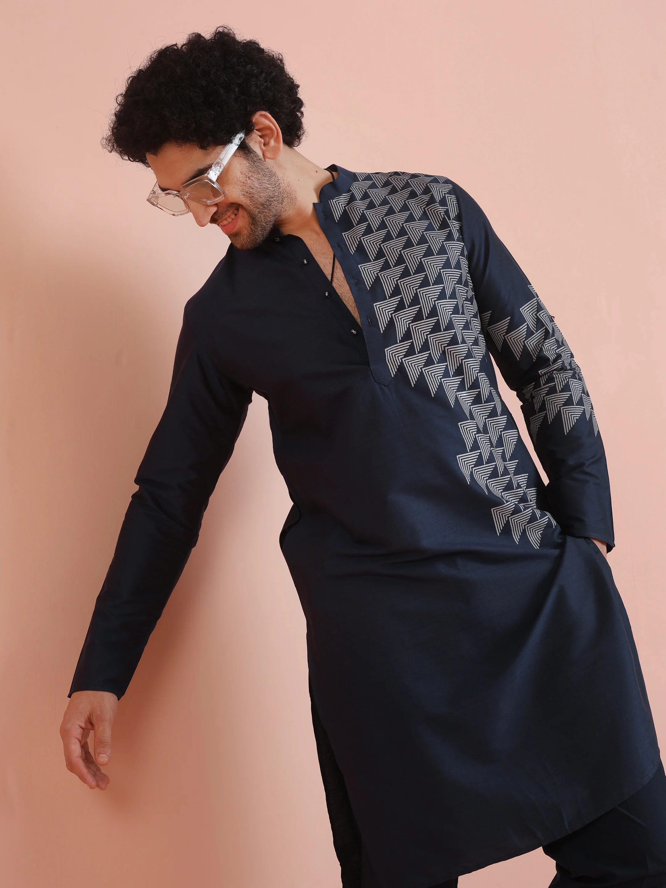 Men Navy Blue Printed Geometric Kurta - Image 6