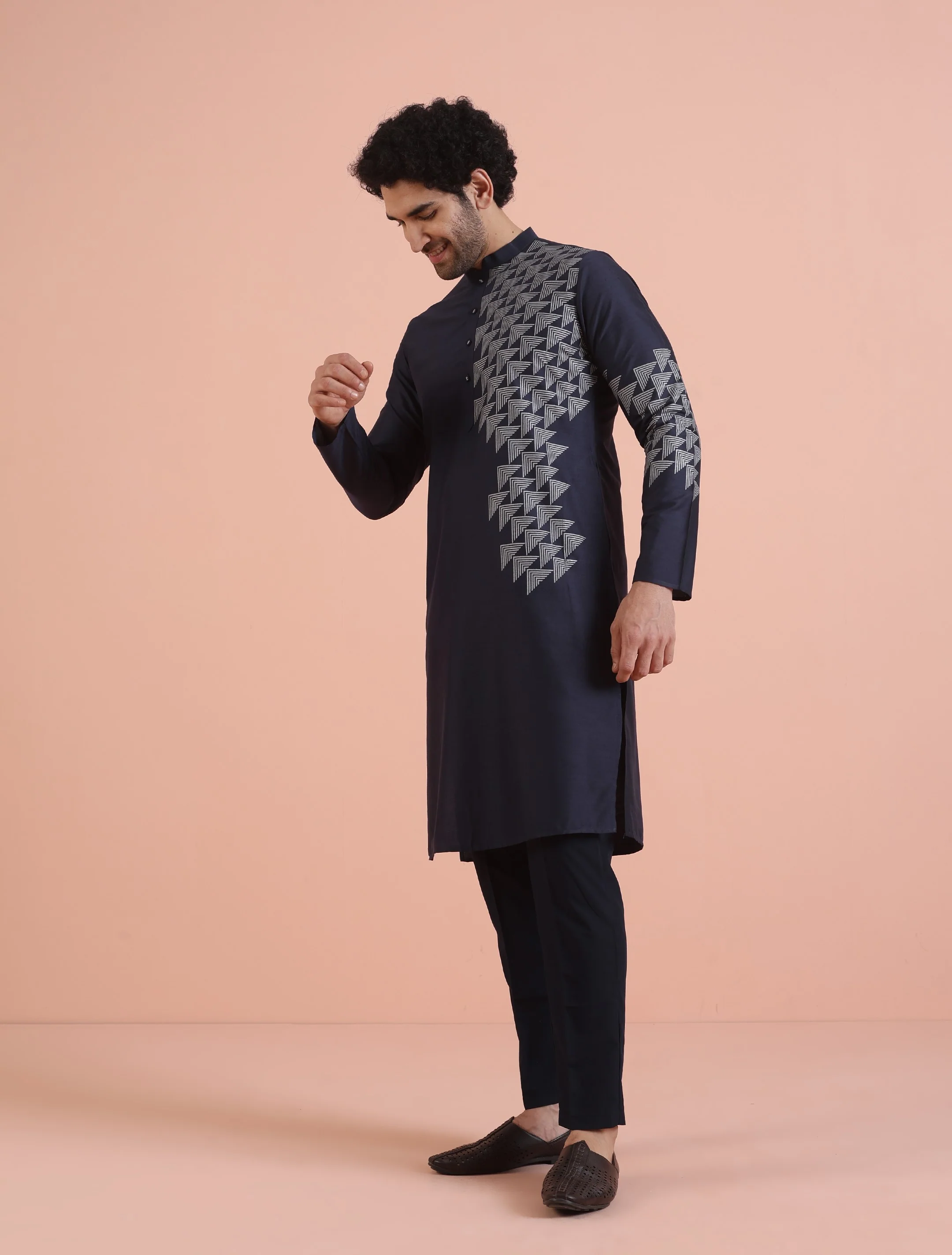 Men Navy Blue Printed Geometric Kurta Trouser Set - Image 4