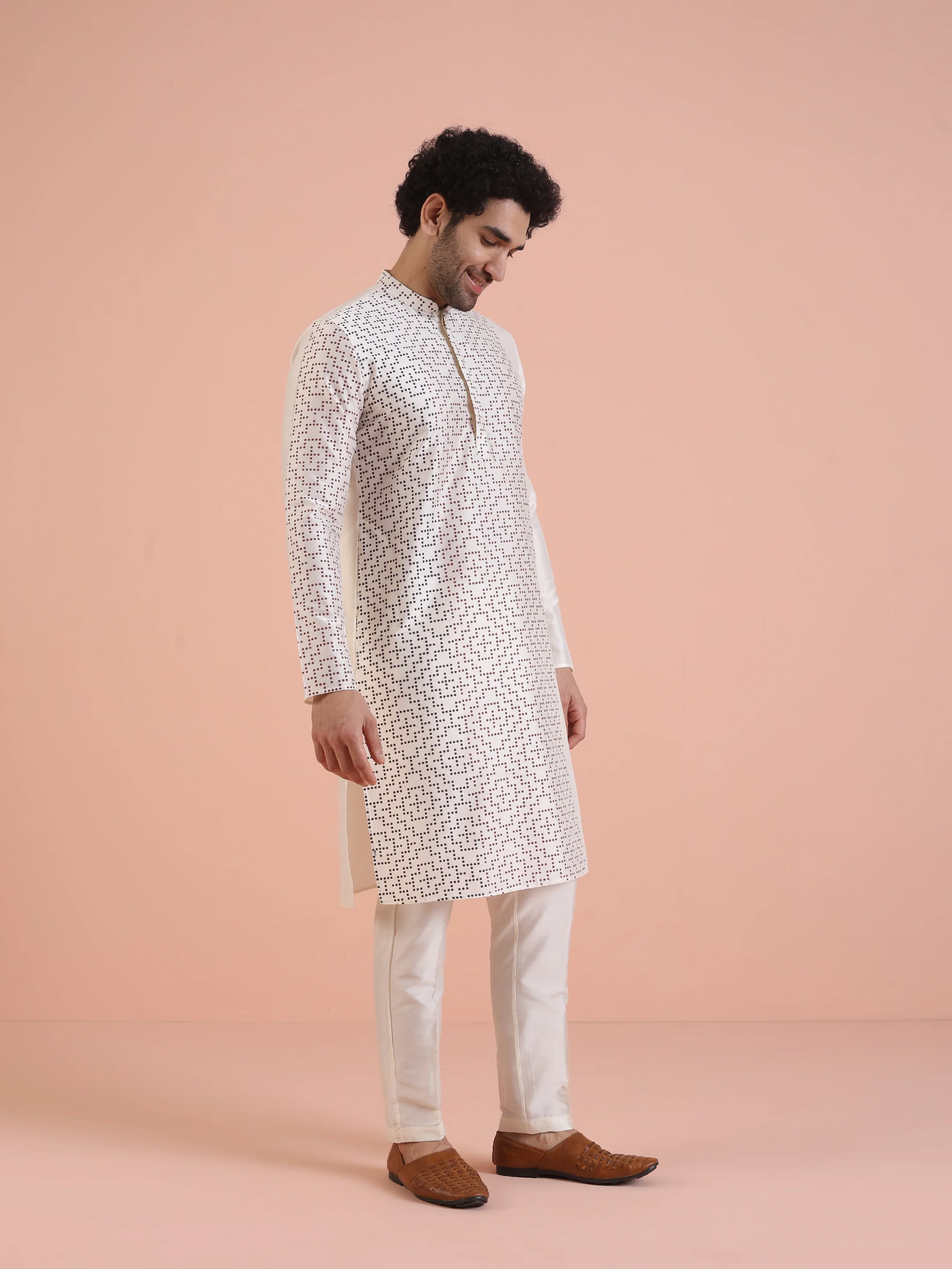 Men Off White Printed Kurta with Geometric - Image 2