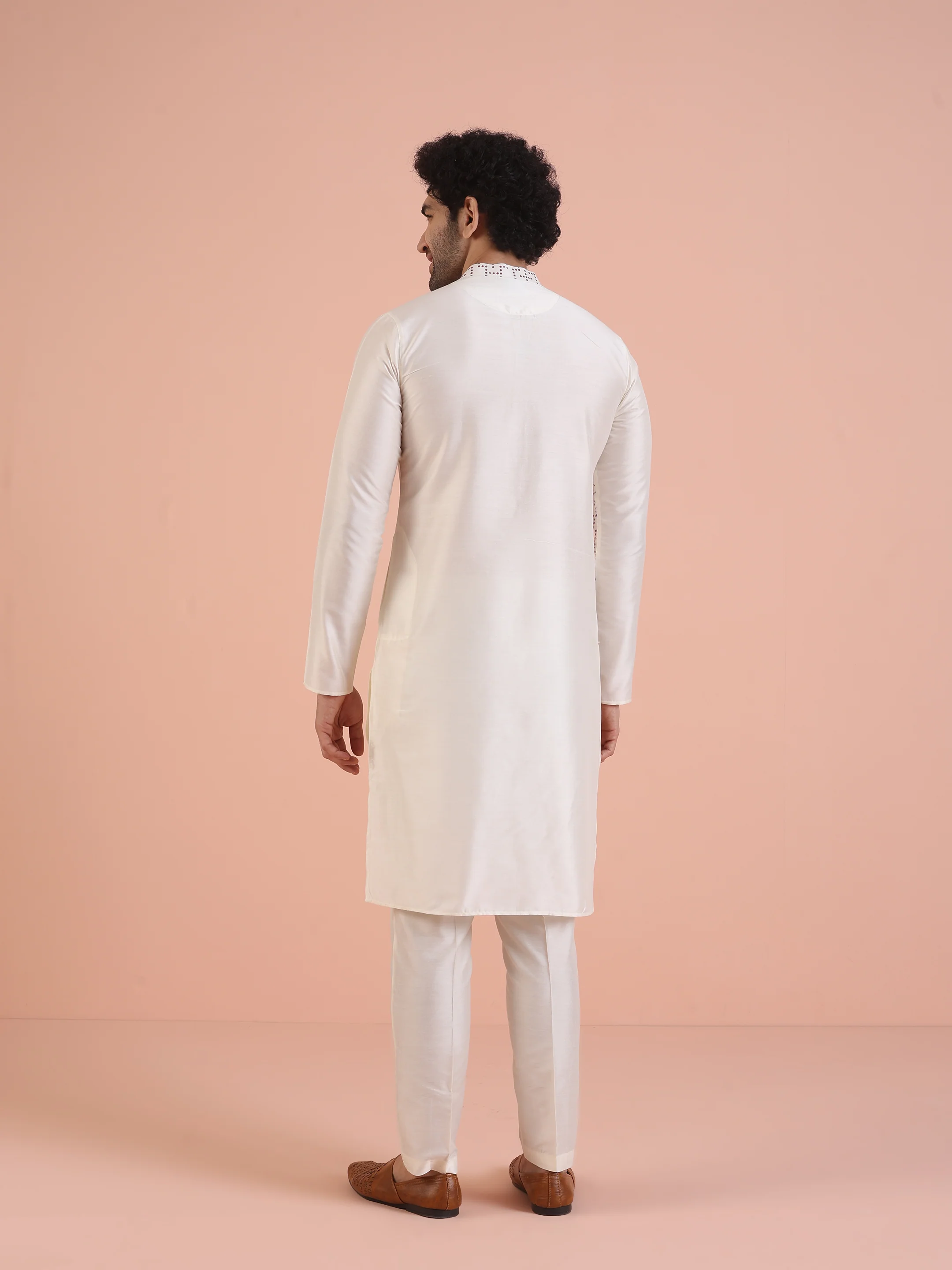 Men Off White Printed Kurta Trouser Set with Geometric - Image 4