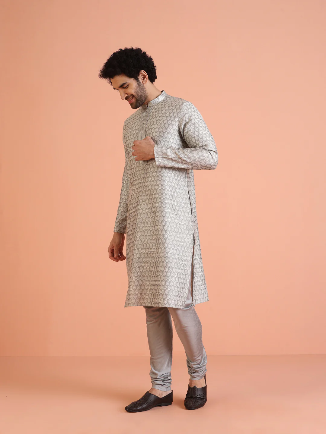 Men Grey Jacquard Ethnic Motifs Kurta - Image 3