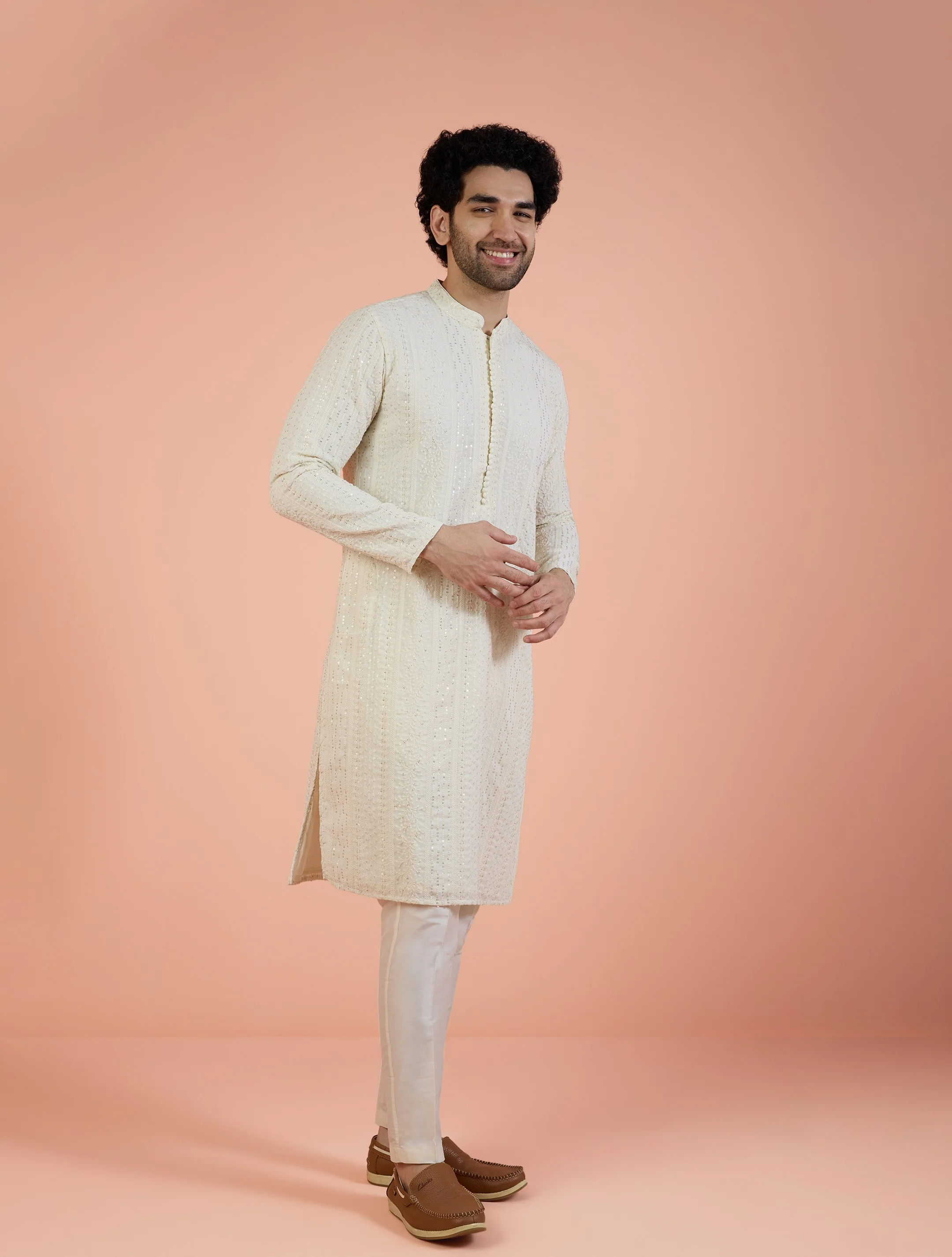 Men Off White Embroidered Kurta with Ethnic Motifs - Image 3