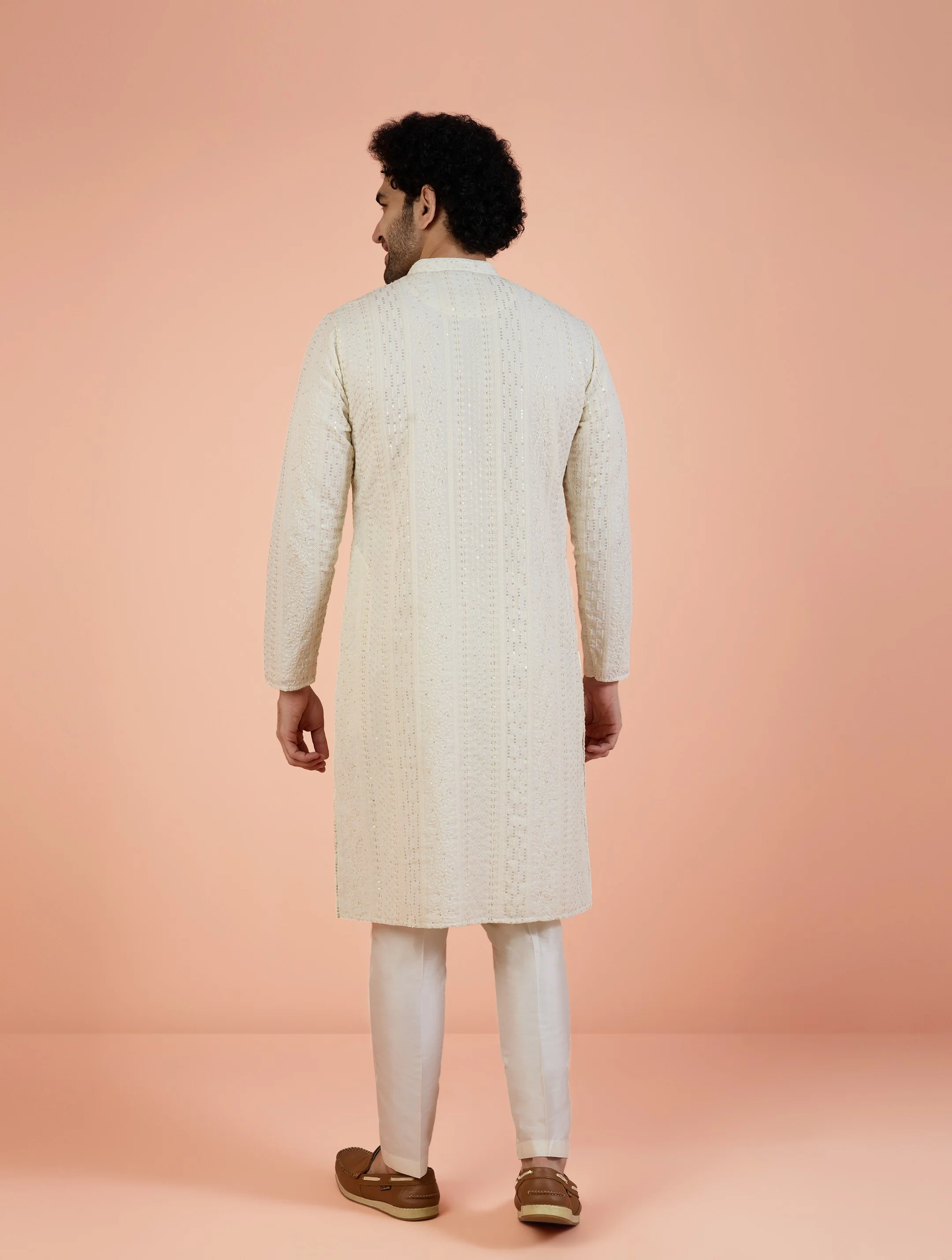 Men Off White Embroidered Kurta with Ethnic Motifs - Image 4