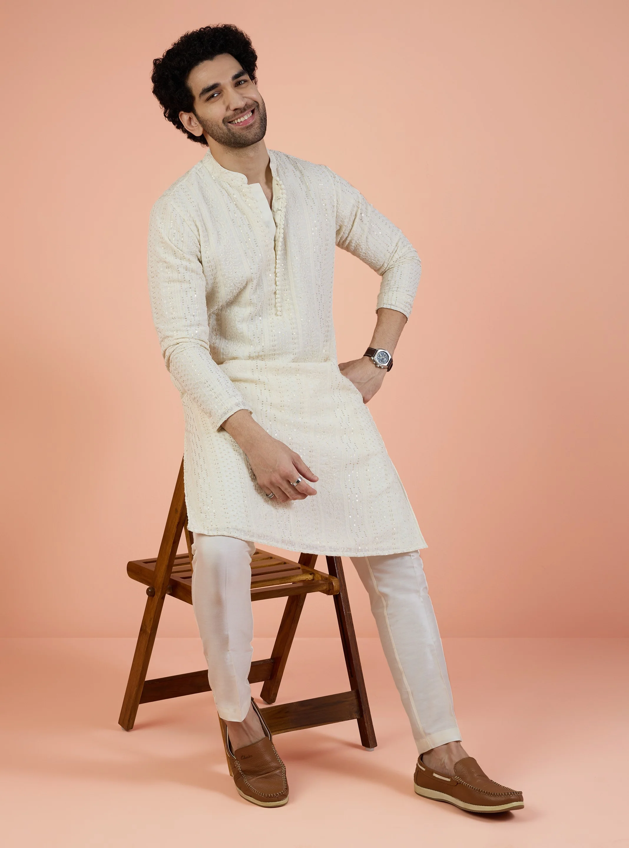Men Off White Embroidered Kurta with Ethnic Motifs - Image 7
