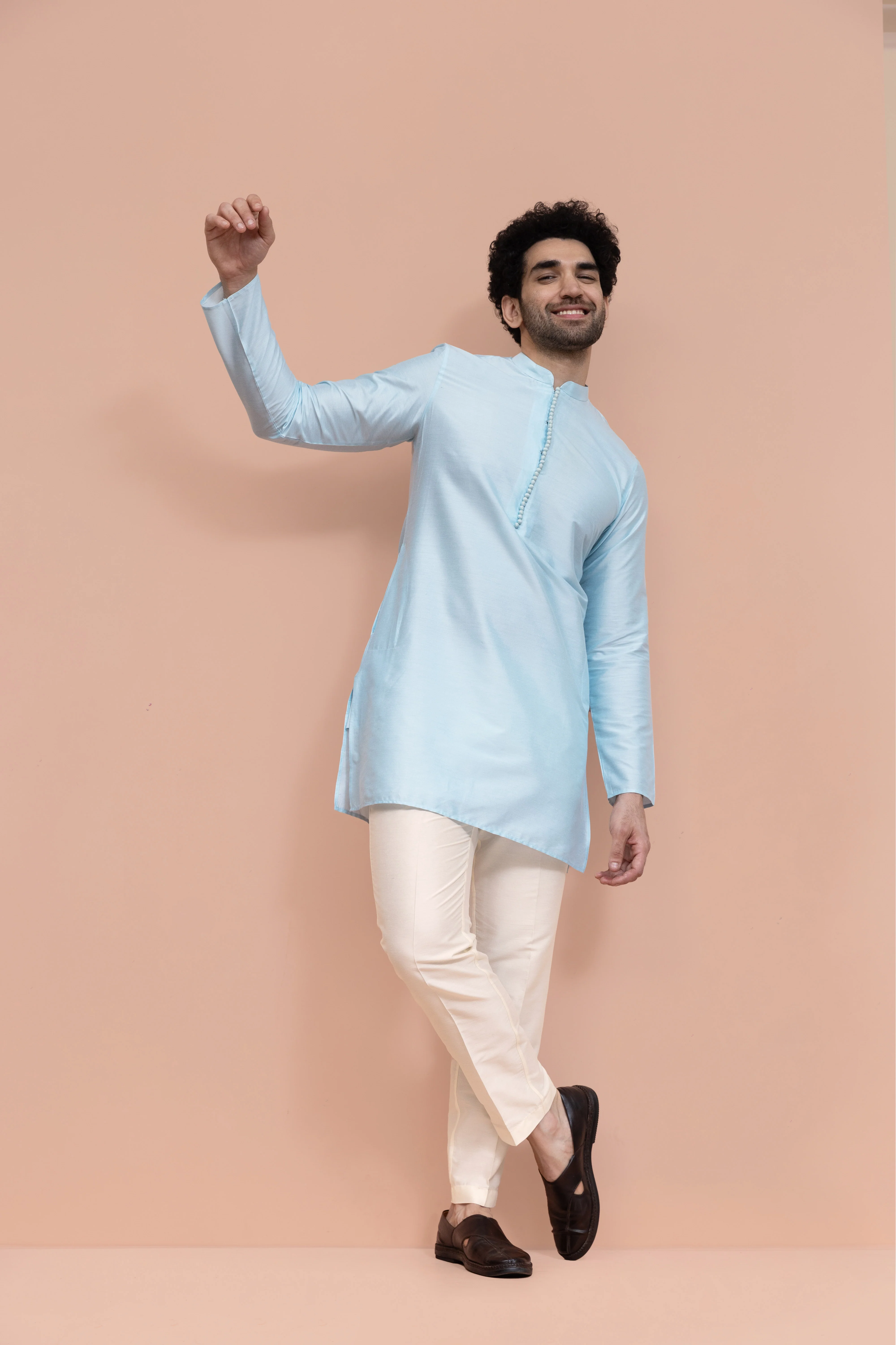 Men Blue Solid Kurta - Image 2