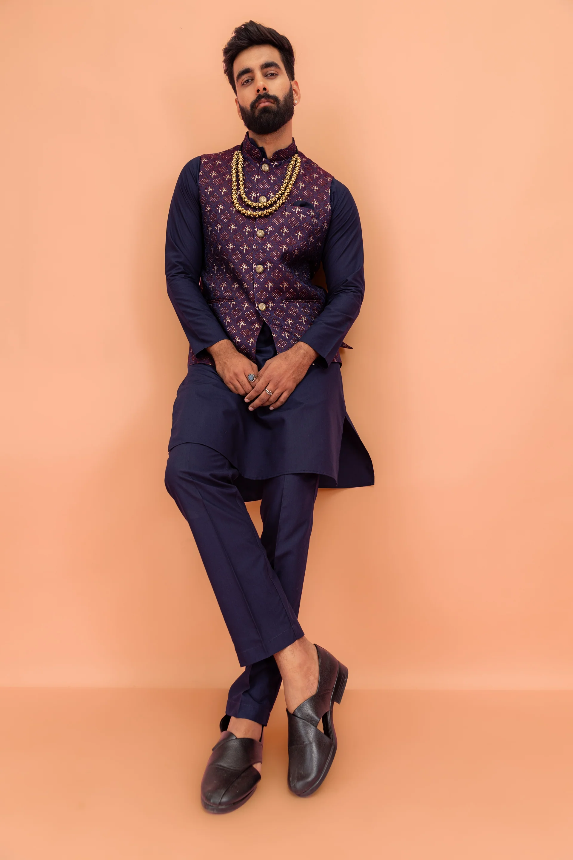 Men Maroon Textured Nehru Jacket - Image 2