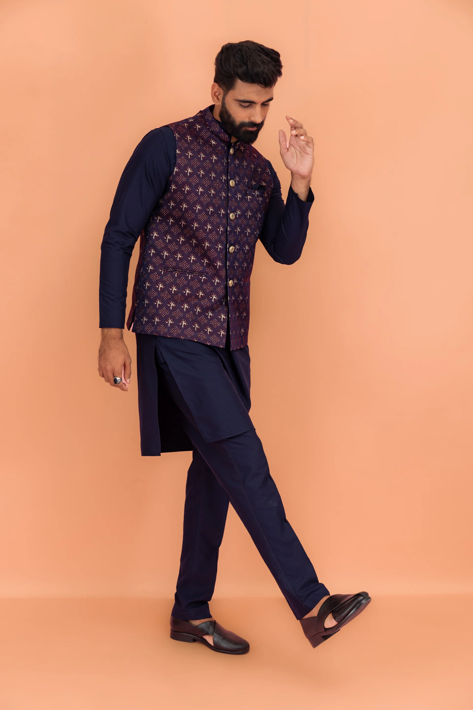 Men Maroon Textured Nehru Jacket - Image 3
