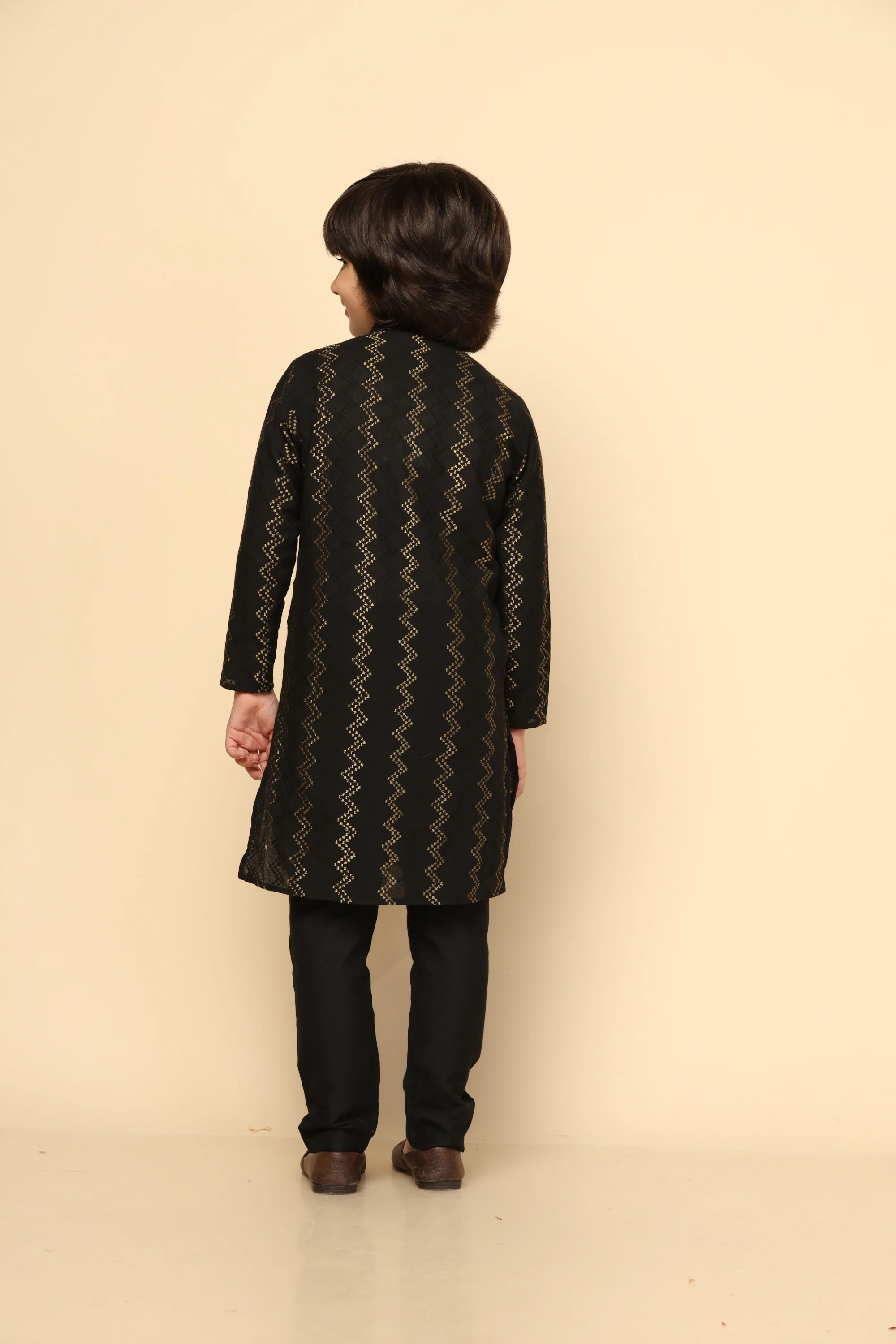 Boy's Black Embroidered Kurta - Image 4